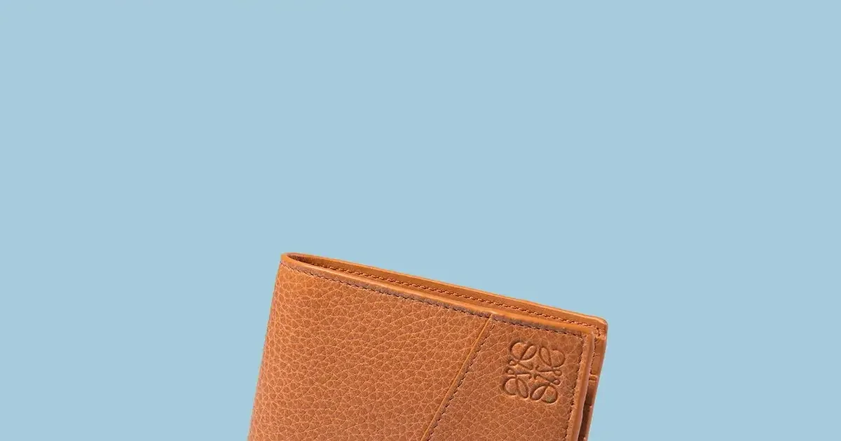 大人の格上げ財布】ロエベ、グッチ、プラダ 秋に買うべき「二つ折り