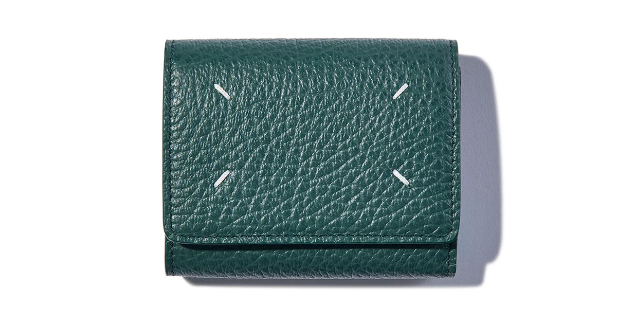 本日限定値下【メゾンマルジェラ】 三つ折り財布 エメラルドグリーン メゾン マルジェラ】冬ボーナスで買うべき大人の「ブランド財布