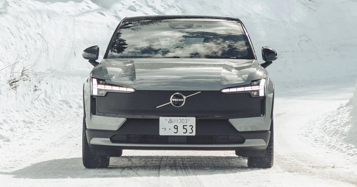 おしゃれな大人のクルマ選び】EVは雪道にも強いって本当？ ボルボEX30