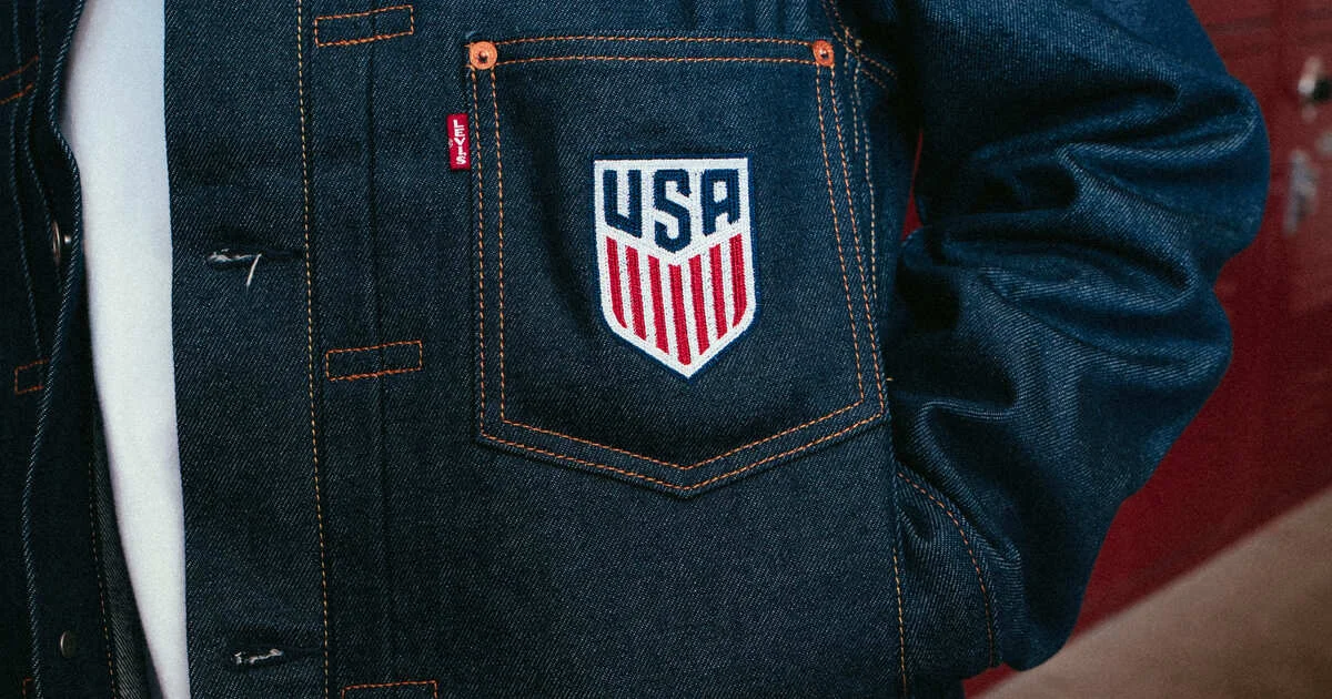 大人のリーバイス®】完売必至。サッカーの祭典に向けた、今しか手に