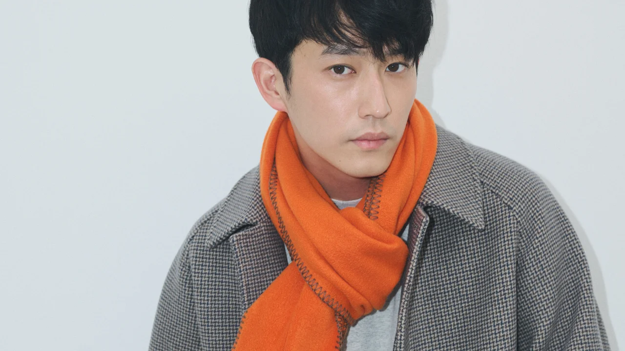 俳優・杉野遥亮が着る大人の上質アウター、グリーンレーベル リラクシング「セントデールウール」のコスパがすごすぎる！