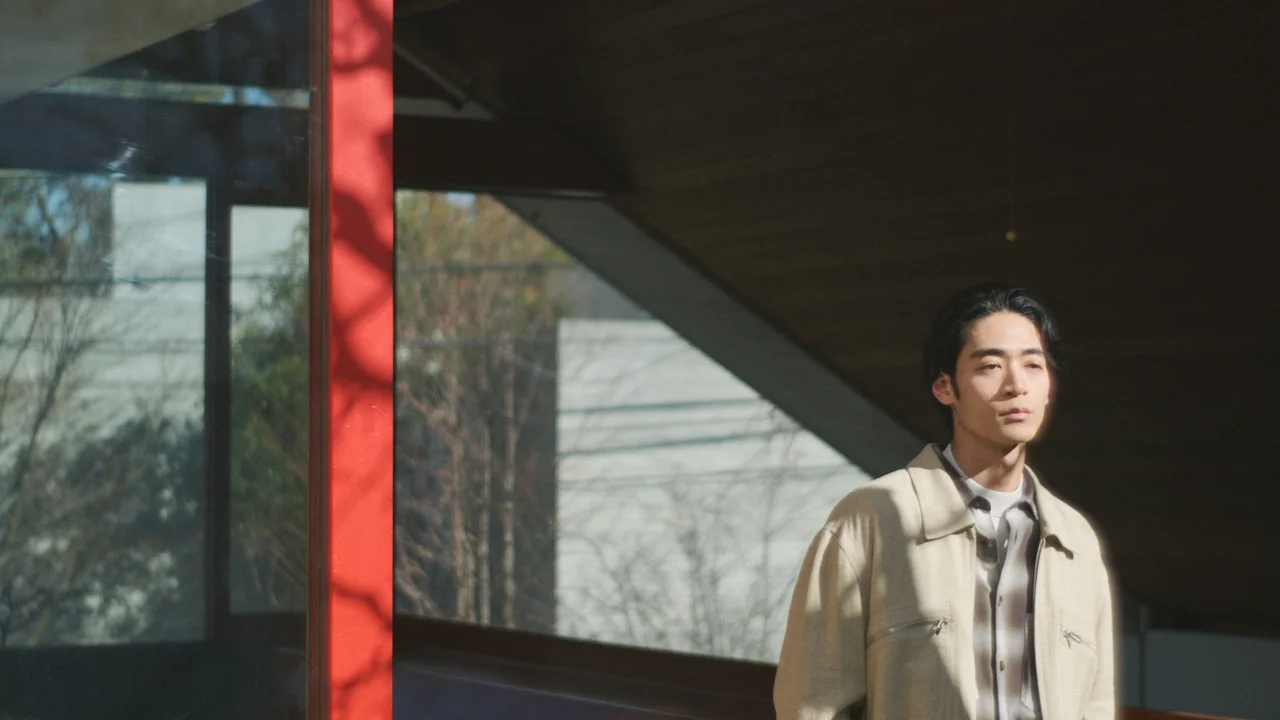 天然素材の味わいをハイテクスニーカーの名品といっしょに楽しむ【01＋05＋06＋08】