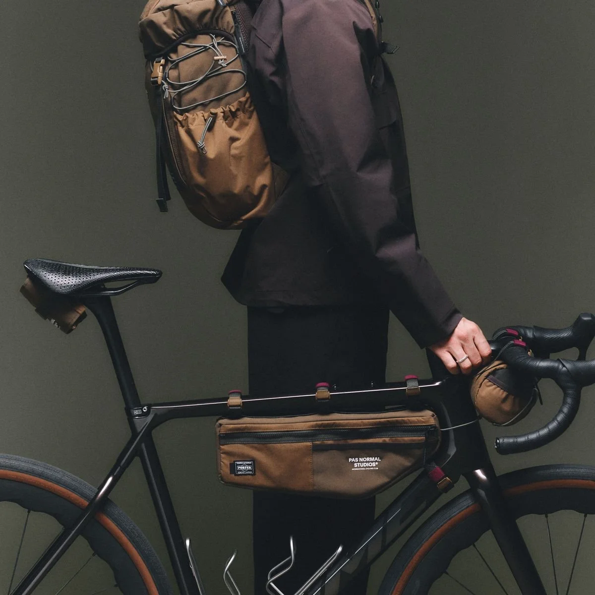 【大人の吉田カバン】サイクリストの視点を日常に。「ポーター」と「パス・ノーマル・スタジオ」コラボは完全数量限定【10月2日発売】