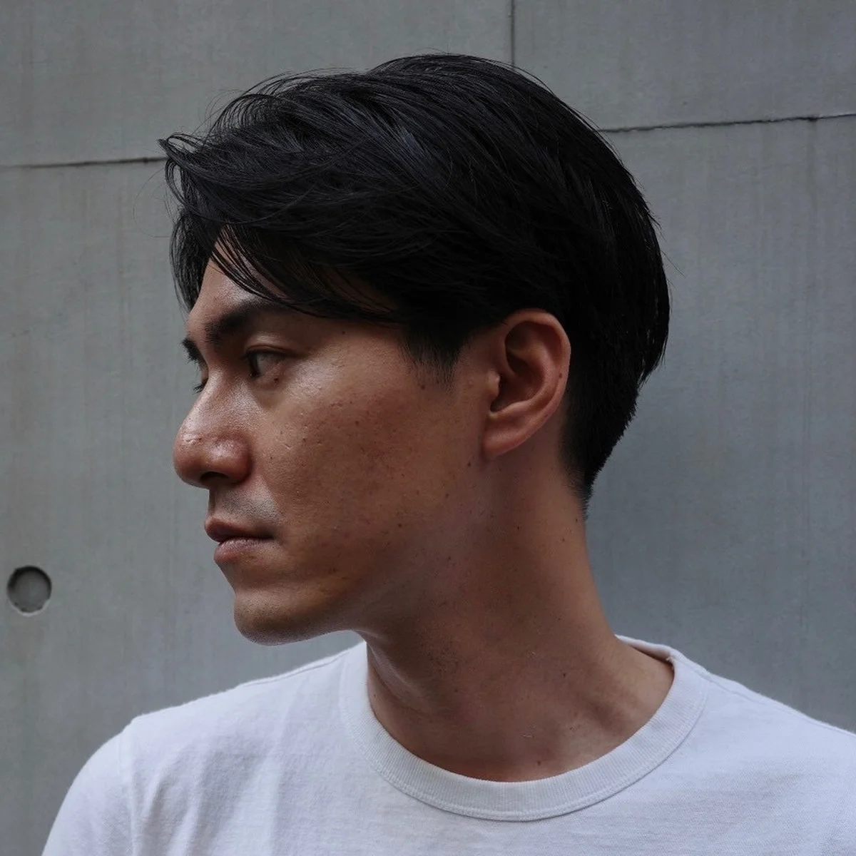 「硬い髪質は束感を作るのがコツ」