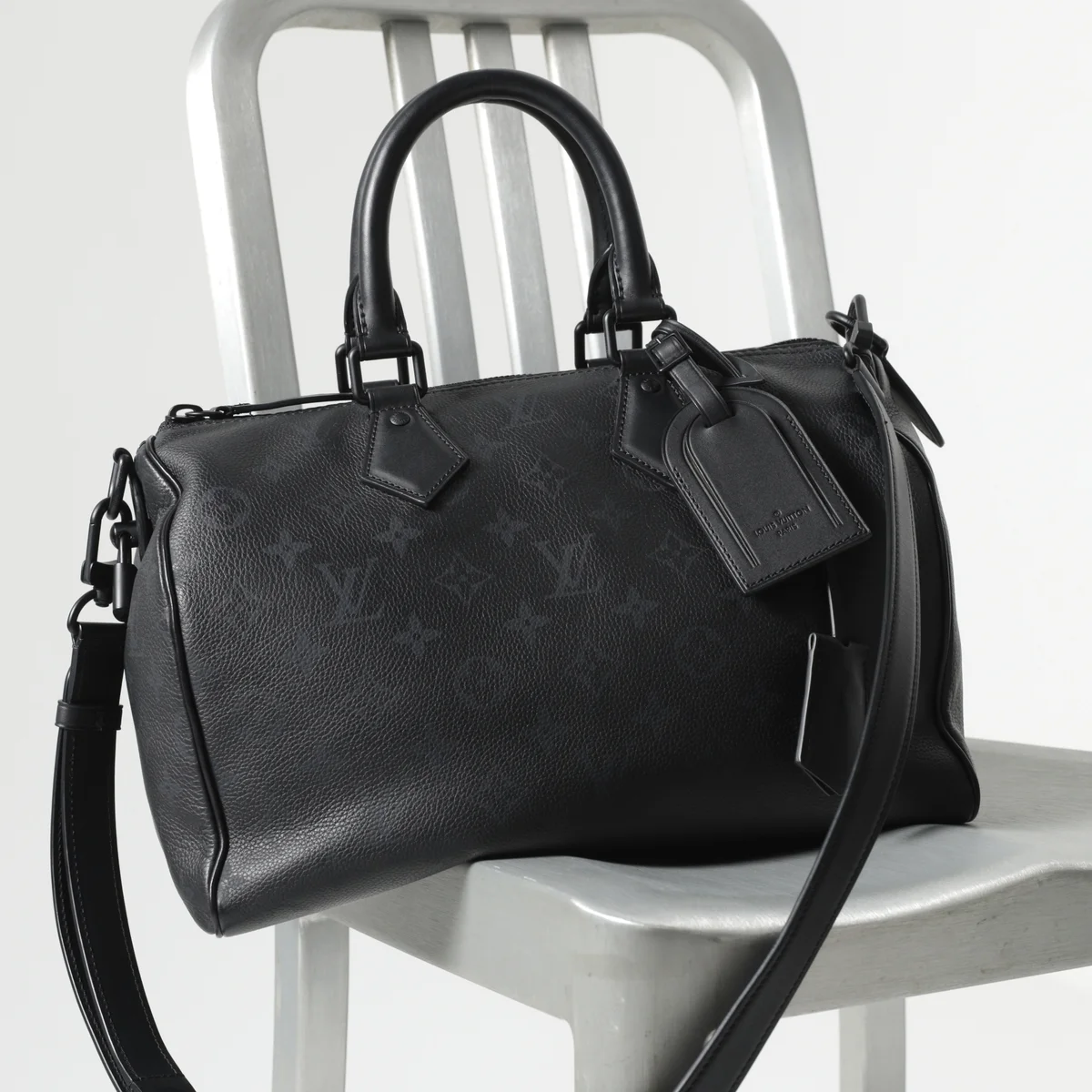 Louis Vuittonのブラックスピーディ