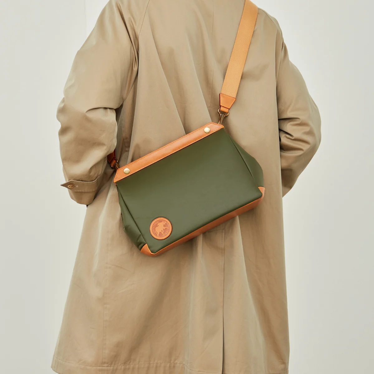 【差がつく大人のショルダーバッグ】完売必至のハンティングワールド。「アーケオス クラブ 銀座」コラボを見逃すな！