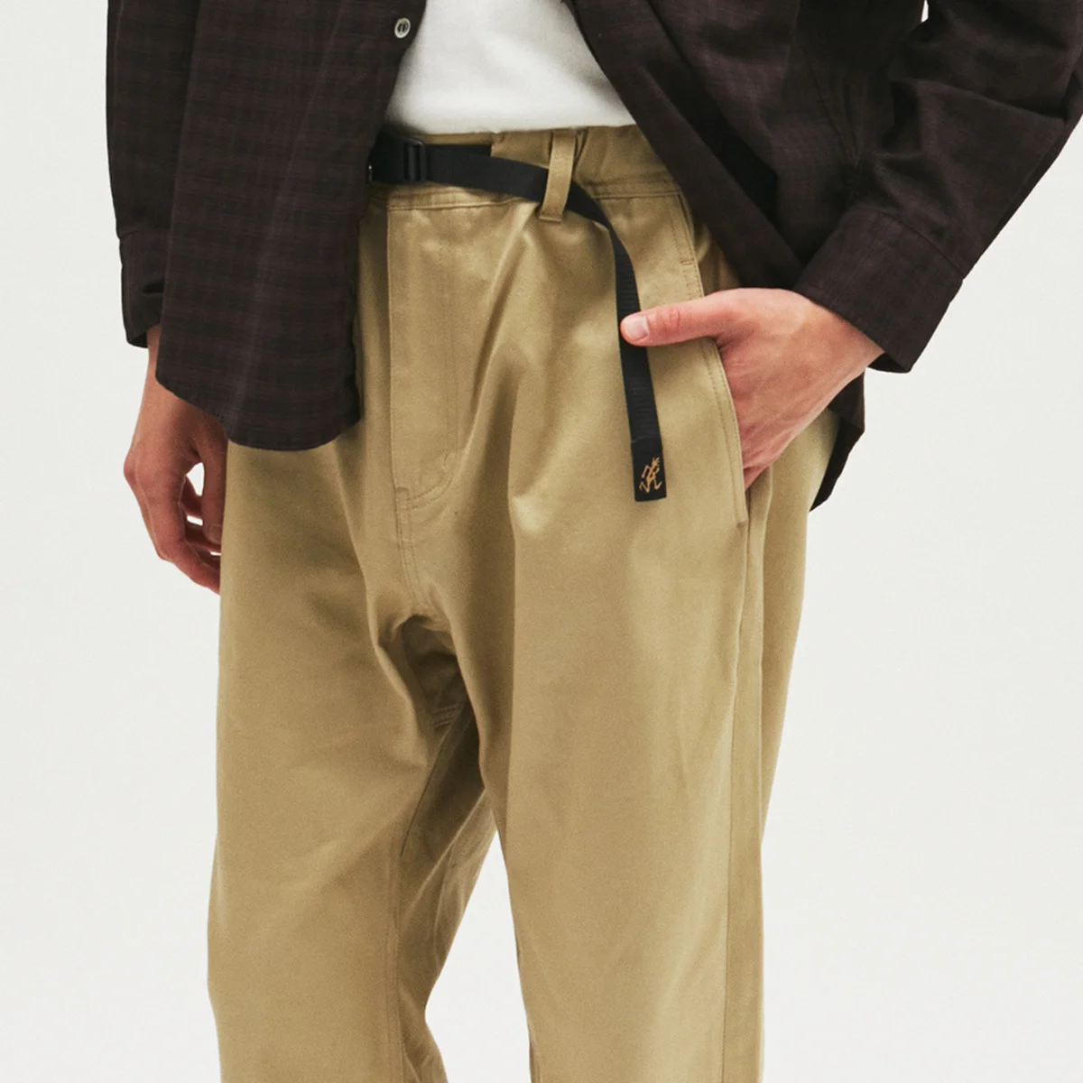 【大人が買うべきグラミチ】品よくはけるチノパンに進化。「ジャーナル スタンダード」別注に注目