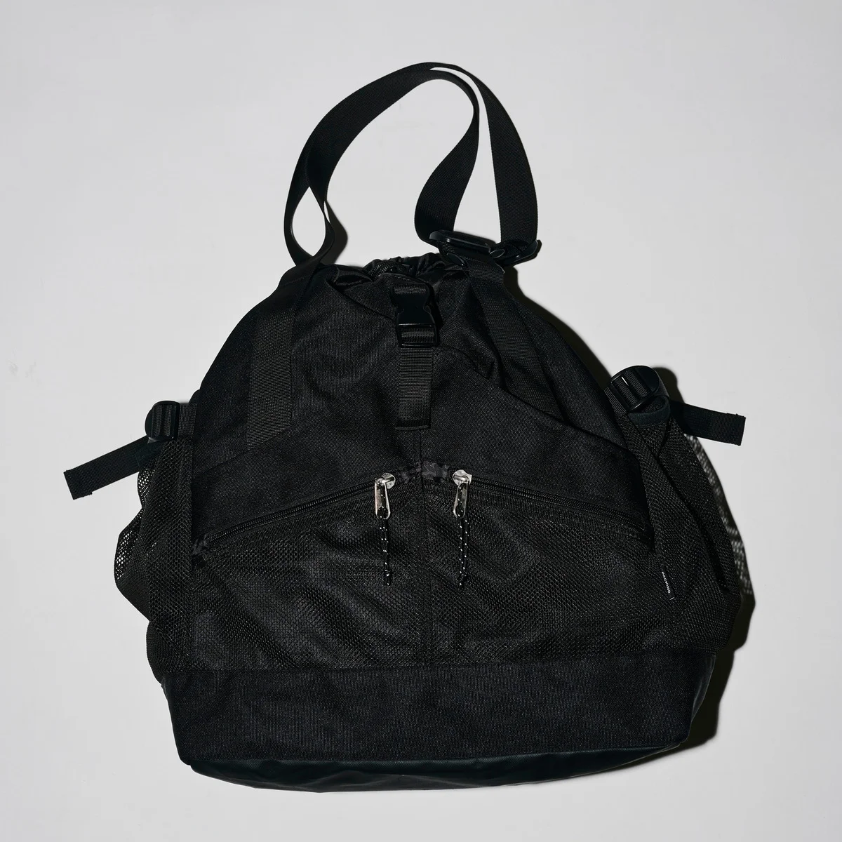 【大人のコスパ黒バッグ】昨年は即完売。1万円ちょいで買えるジャーナル スタンダード レリューム別注「パッキング」のトート＆ショルダーバッグ