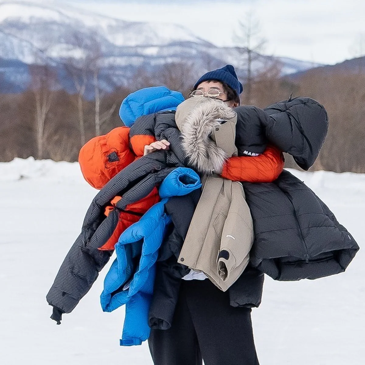 【Gallery】水沢ダウン、モンベル... 人気アウトドアブランド自慢の「最強あたたかいダウン」7着を極寒の雪の中、着比べてみた【試着ルポ】