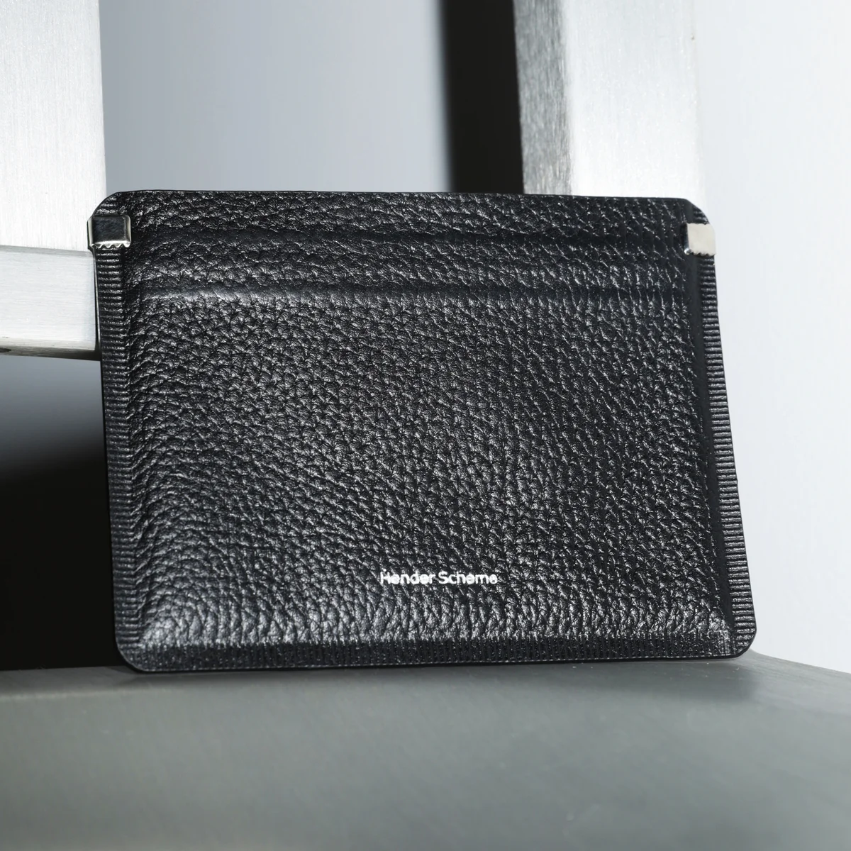 Hender Schemeのレザーポーチ「welder case small」