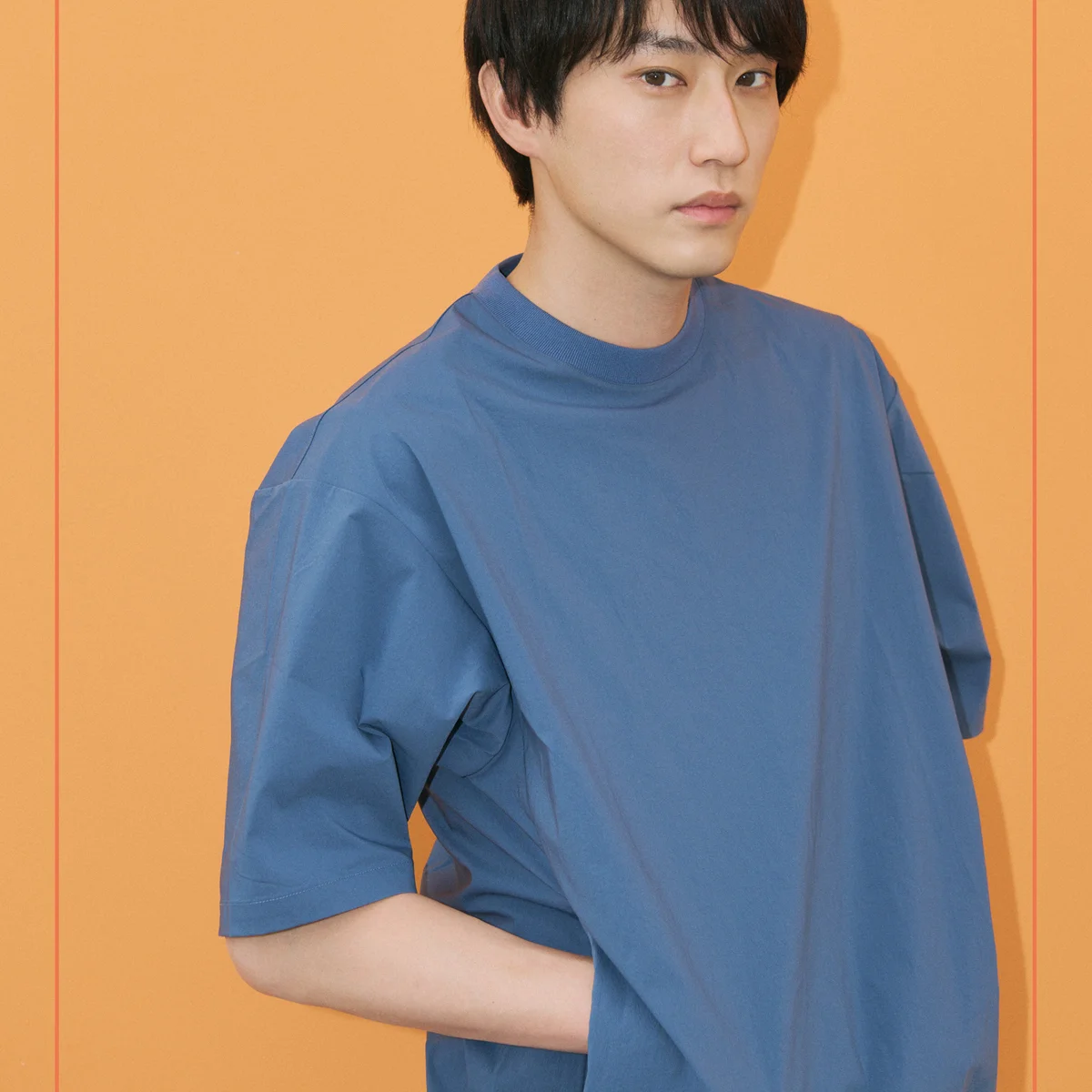 【杉野遥亮が着る】仕事も休日も、雨の日も暑い日も快適。 大人の万能服「ワンダークロス」 気温別・着こなしダイアリー