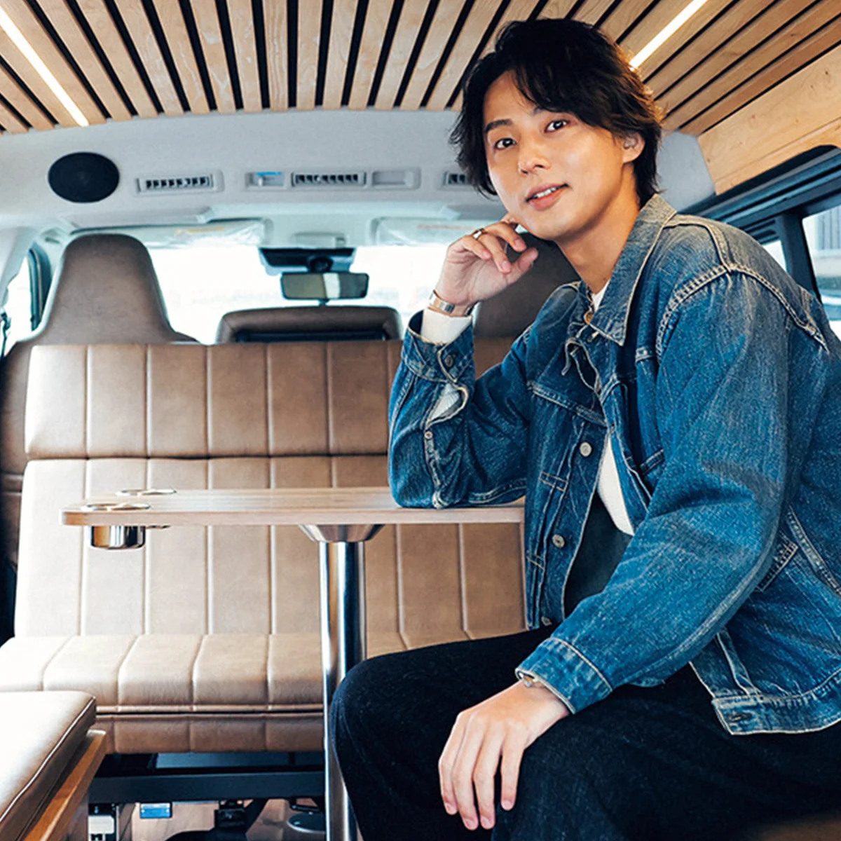 【新連載】藤ヶ谷太輔のハイエース カスタム録｜Episode：01 フルカスタムモデルを見学へ