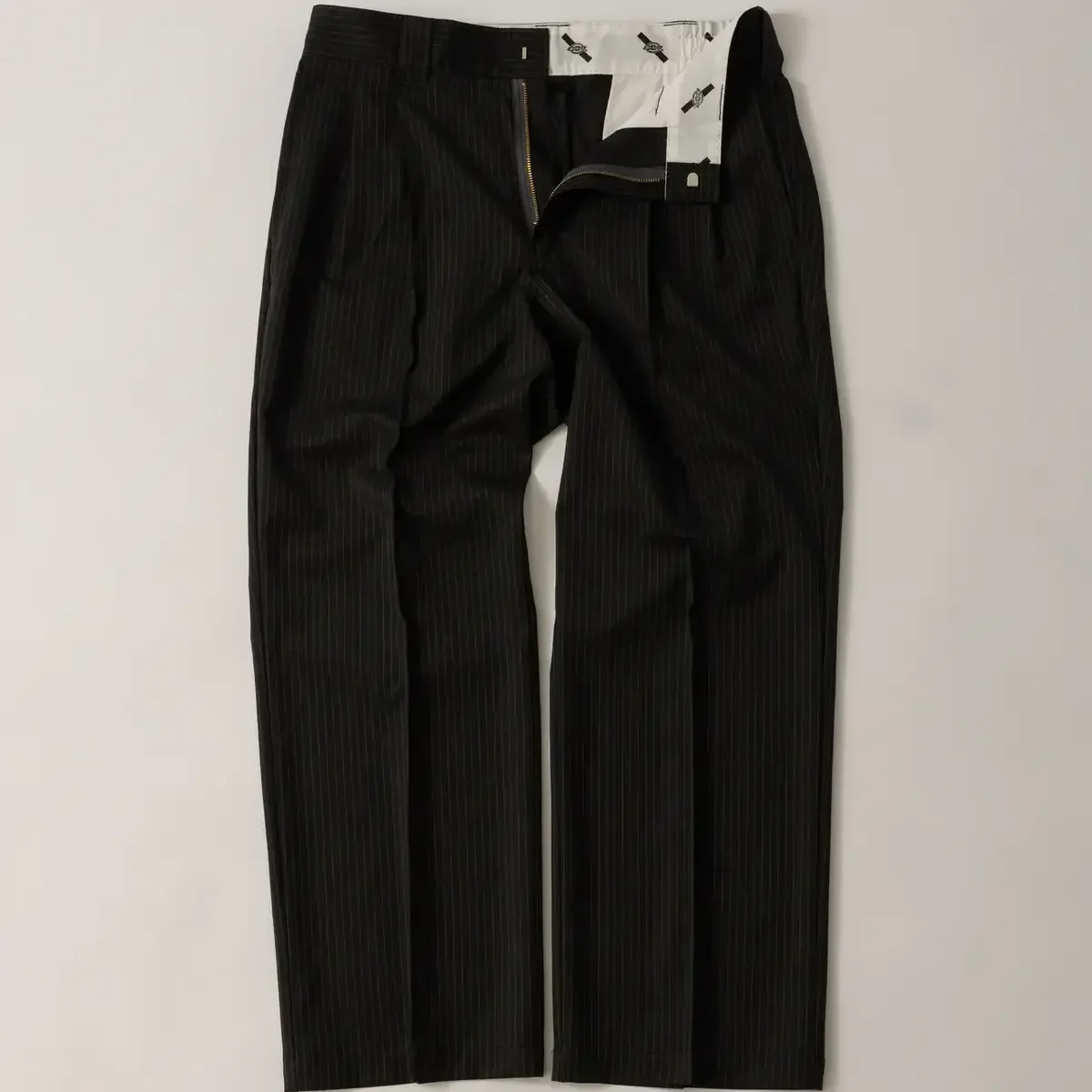 【差がつく大人のディッキーズ】春の最新「コラボ・別注」モデルまとめ。今買って夏も使える、涼しいコットンリネンパンツに注目