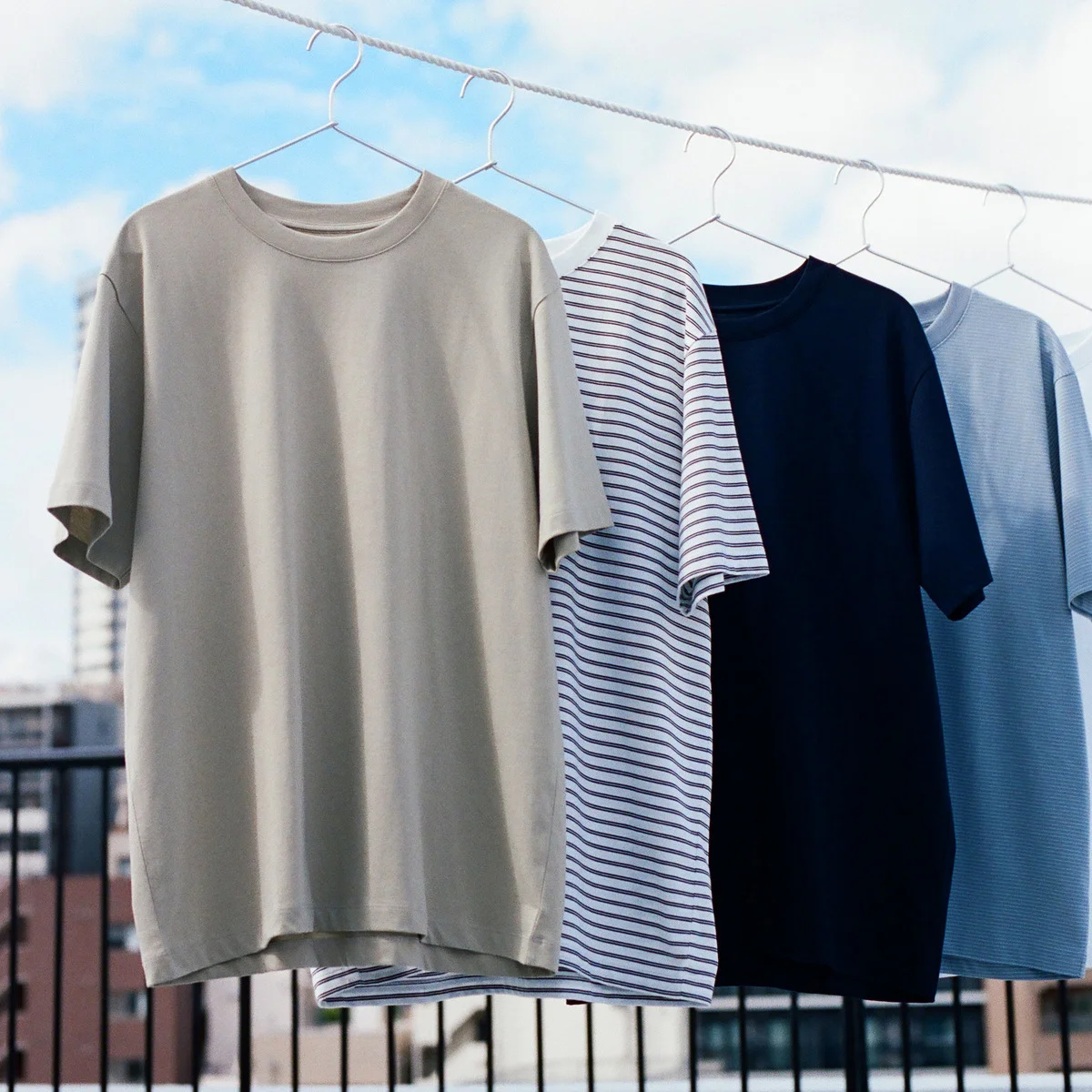 【無印良品】990円で買える夏の名品。大人が買うべき「天竺編みクルーネック半袖Tシャツ」