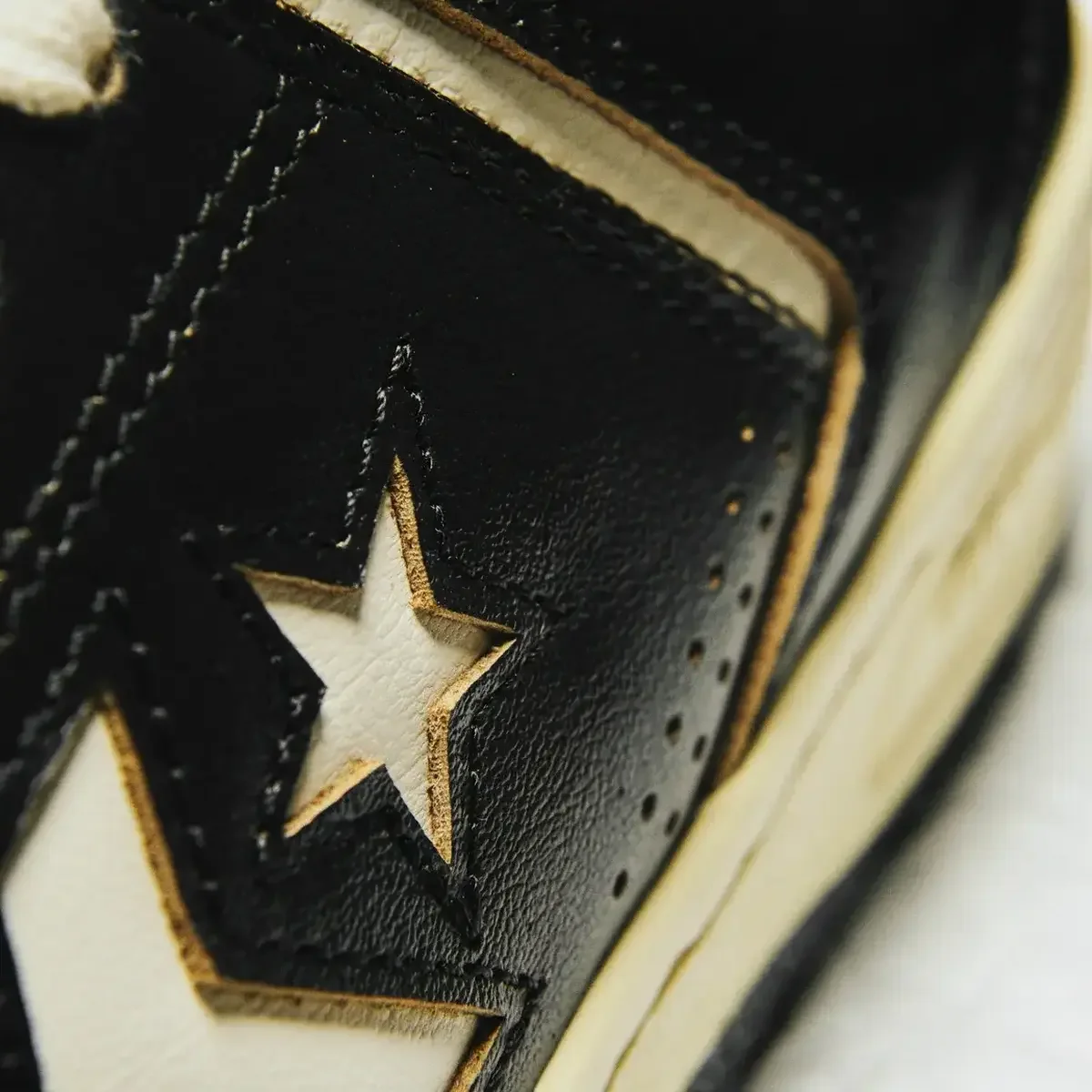 1位はコンバースの名品「ウエポン」新機軸。大人が買うべき新作スニーカーBEST5【2026年3月】