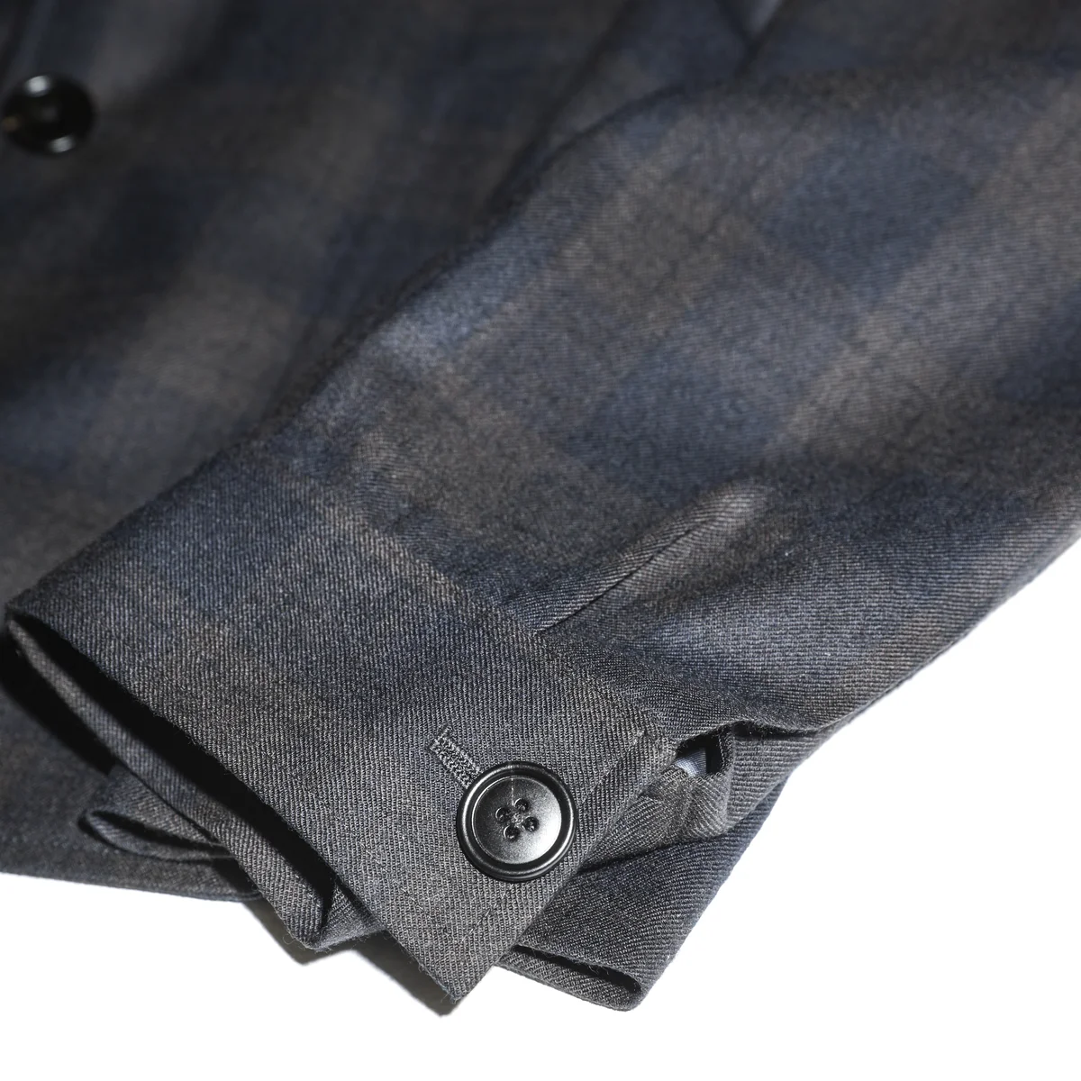 Belvestのシャツジャケット