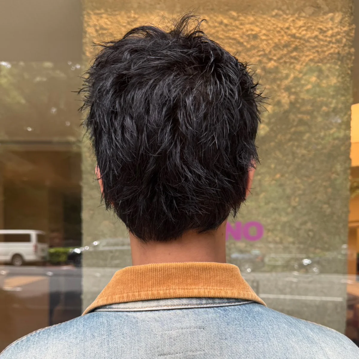 「前髪はチョップカットで重くしすぎない」