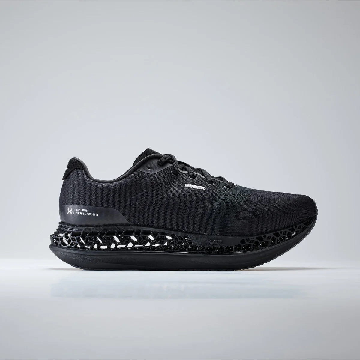 【おしゃれな大人のランニングシューズ】クリーンなデザインで街にも使える。日本発の新ブランド「ハイベックス」に注目