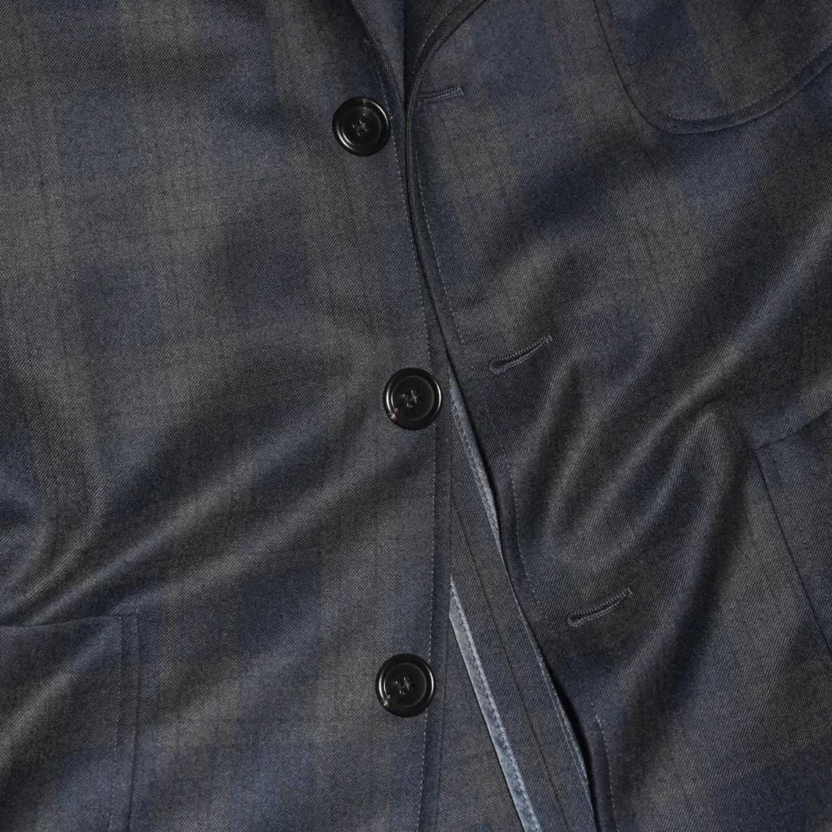 Belvestのシャツジャケット