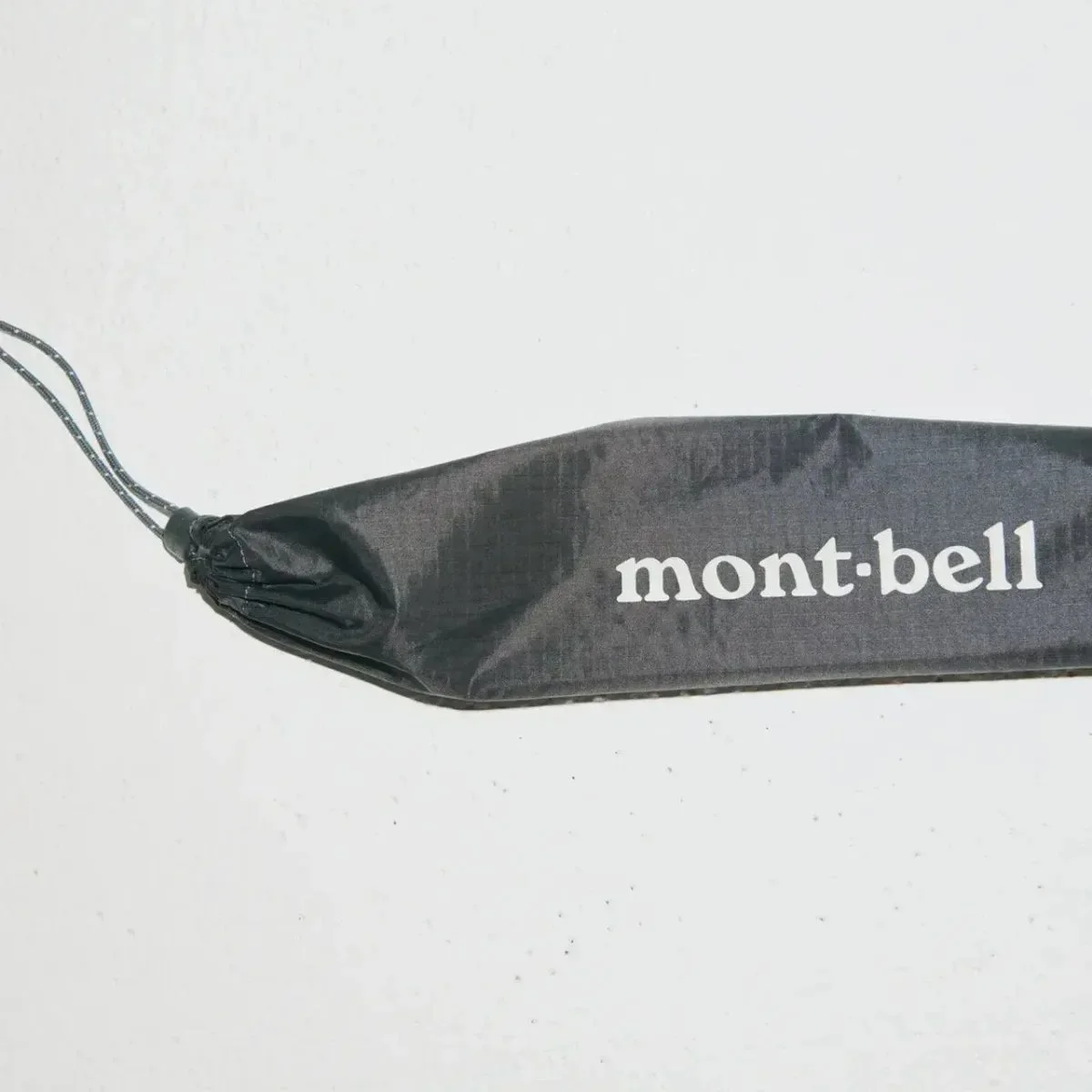 【3,000円以下のモンベル7選】748円のフォームクッションが手放せない。mont-bellが好きすぎるスタイリストが推す「コスパ最強小物」