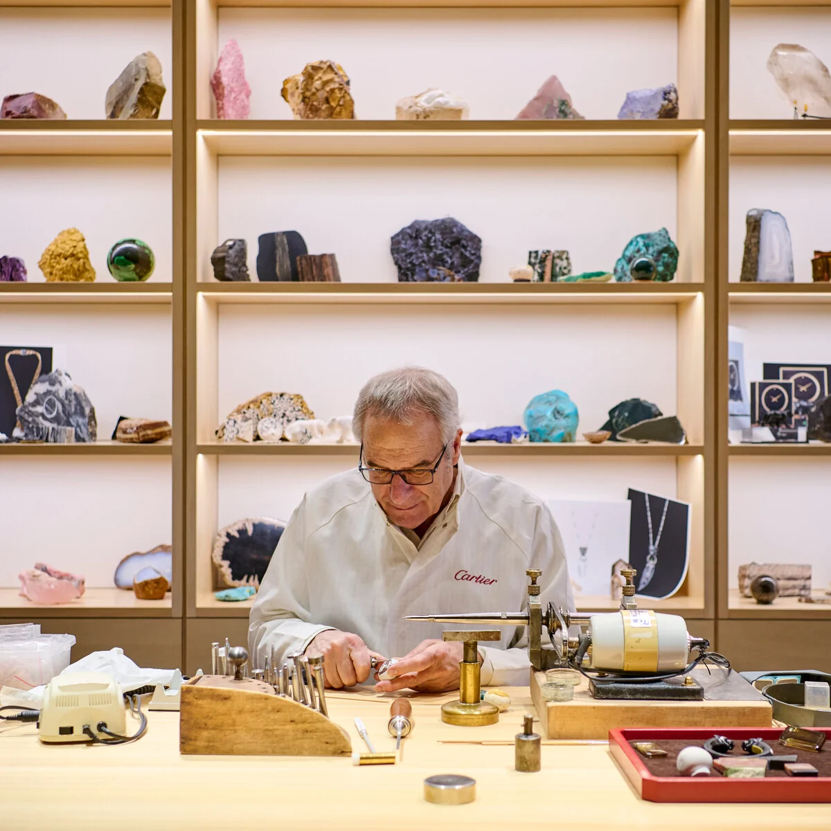 カルティエが見せる“人の手”の魔法。サヴォアフェールを体感する最終章イベントが銀座で開催中【Cartier】