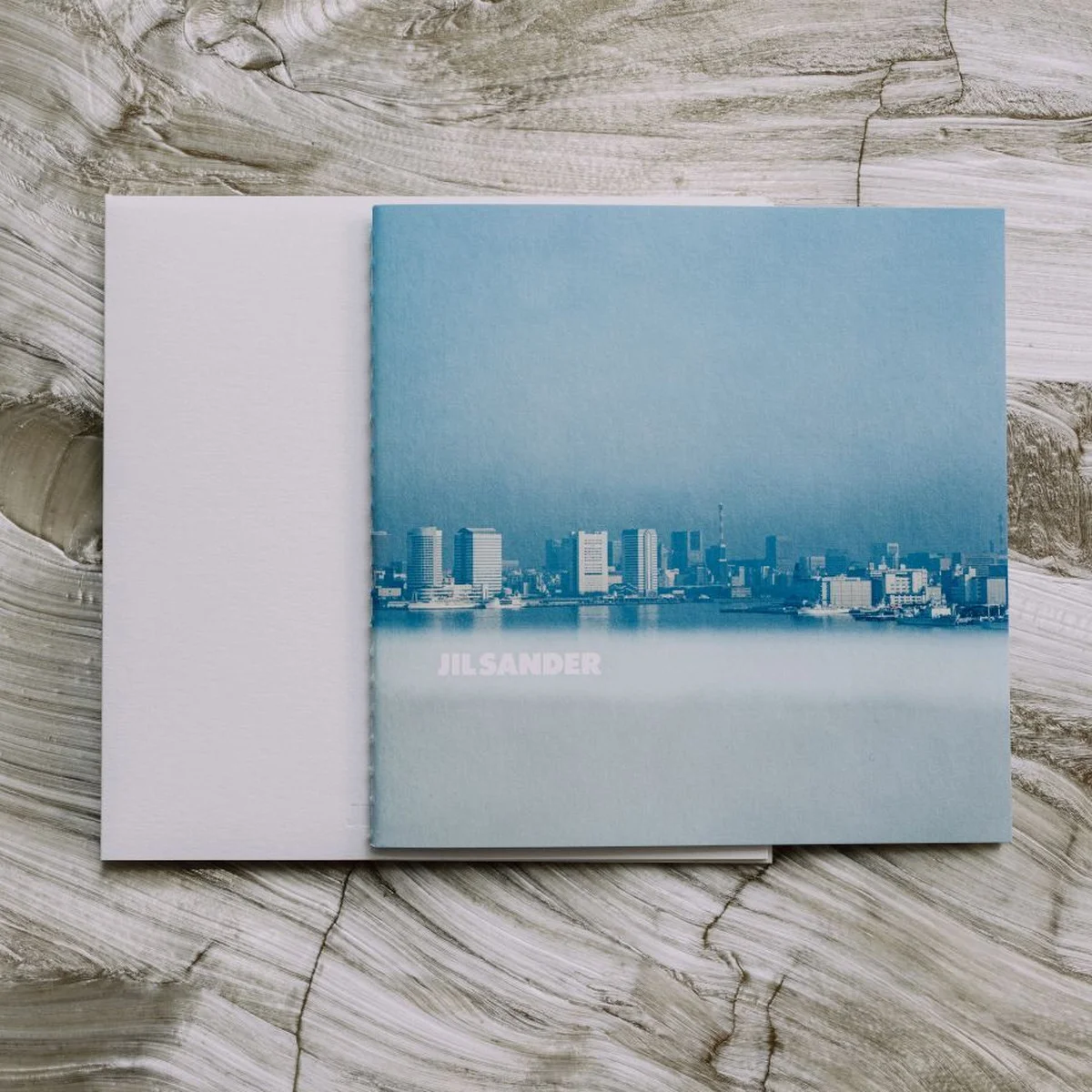 ジル サンダー銀座に伝説のレコードショップ「CISCO RECORDS」が期間限定で復活【JIL SANDER】