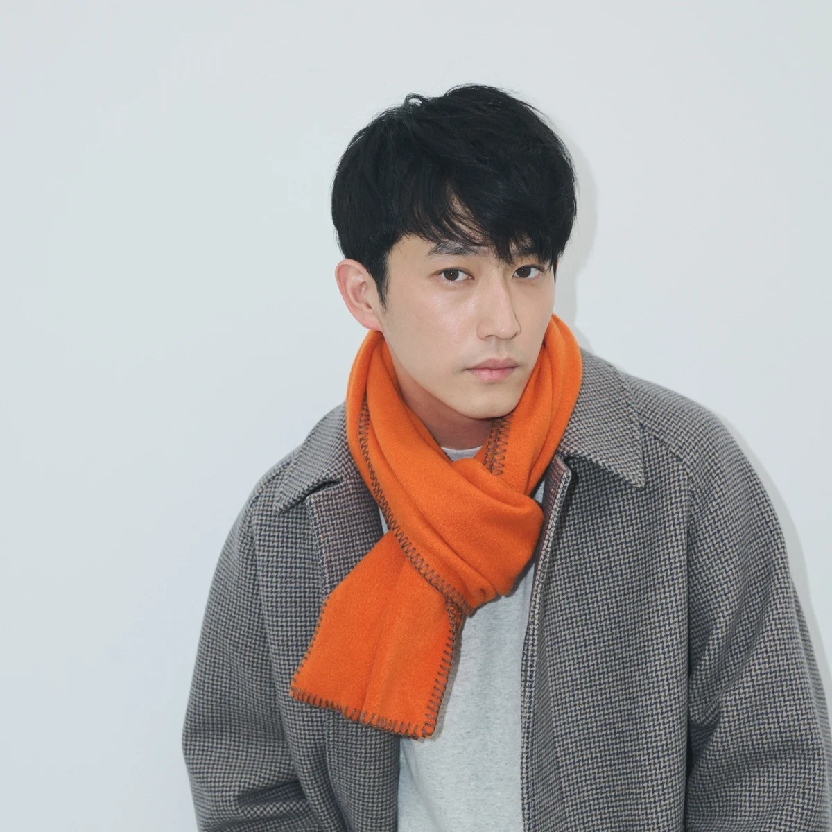 俳優・杉野遥亮が着る大人の上質アウター、グリーンレーベル リラクシング「セントデールウール」のコスパがすごすぎる！