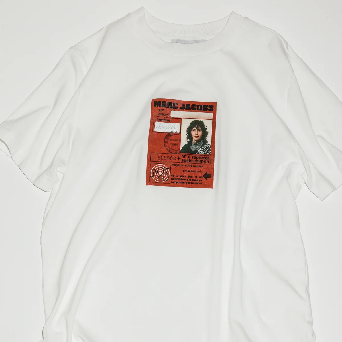 A.P.C. × MARC JACOBSの“THE CARTE ORANGE T-SHIRT”