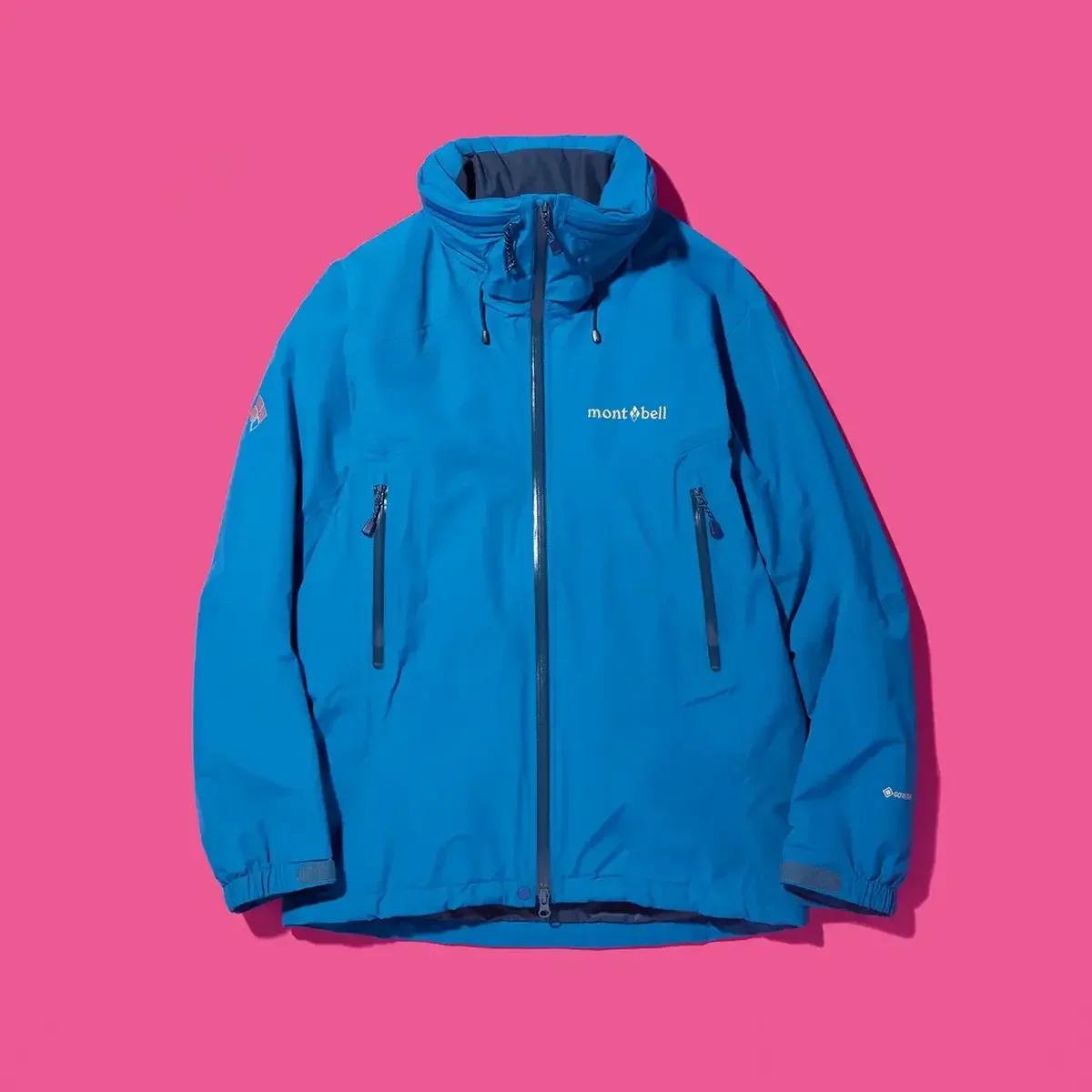 【大人のモンベル】コスパ抜群「ゴアテックスジャケット」4選。雨風防いで街でもアウトドアでも活躍