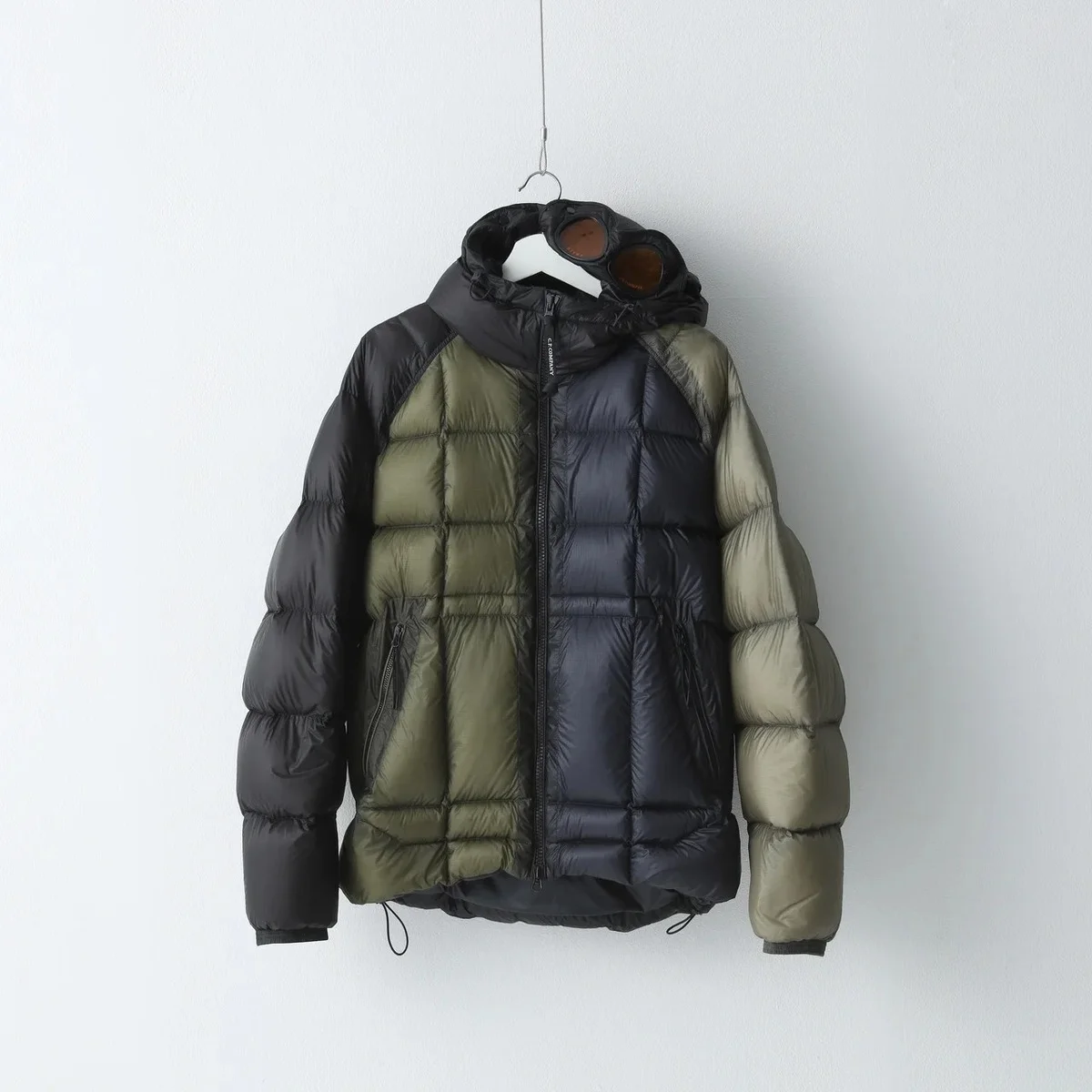 【Gallery】大人が買うべき「コラボ＆別注ダウン」19選。2025年冬のベストコラボは？