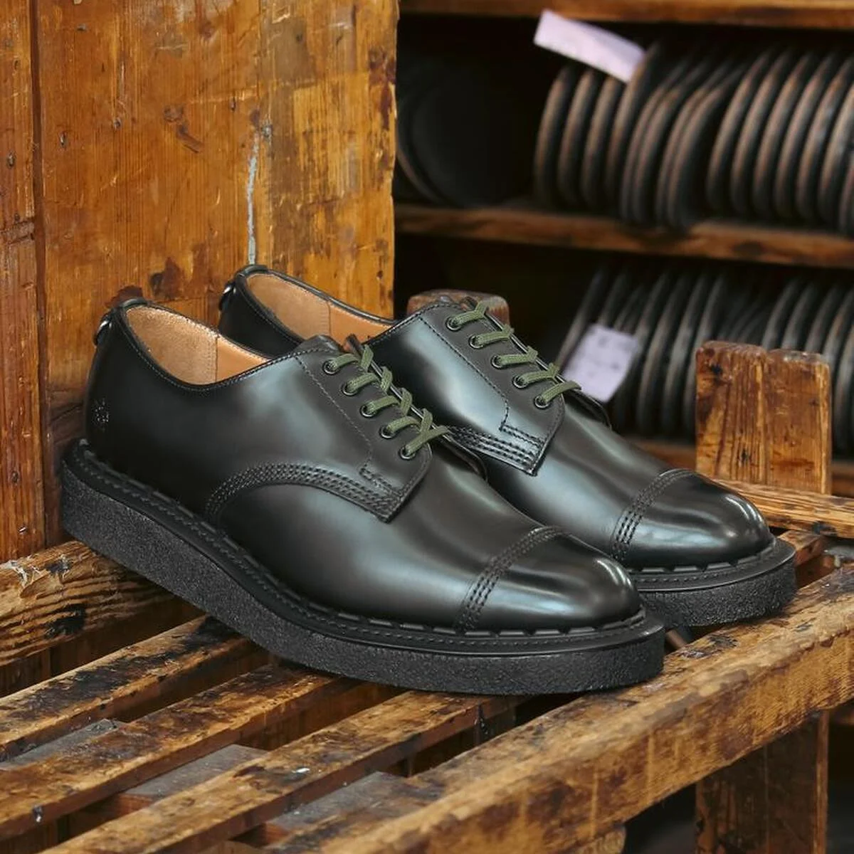 【大人が買うべき革靴】完売必至の「サンダース×ジョージコックス」。英国老舗同士の初コラボが買い！