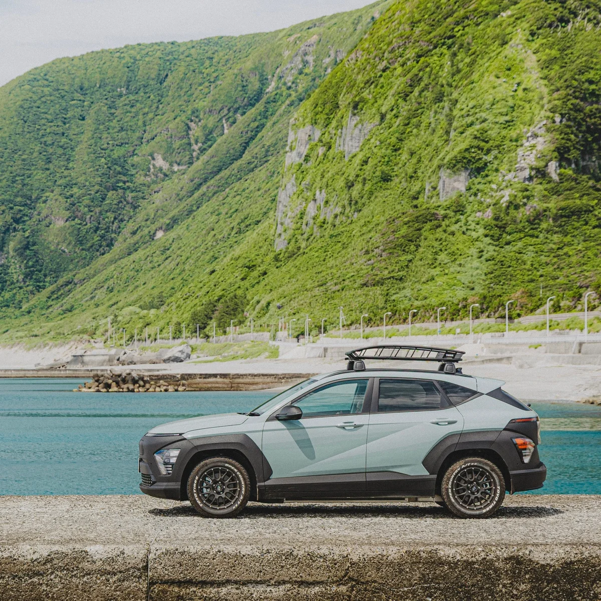 【大人のドライブ旅】ヒョンデのEV「コナ マウナロア」で新島の自然を満喫