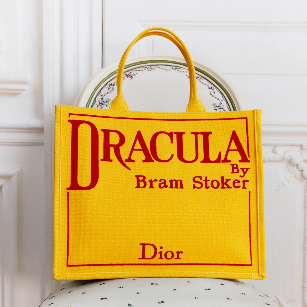 【大人の格上げトートバッグ】ディオールの名作をジョナサン・アンダーソンが再解釈した「ブックトート」【DIOR】