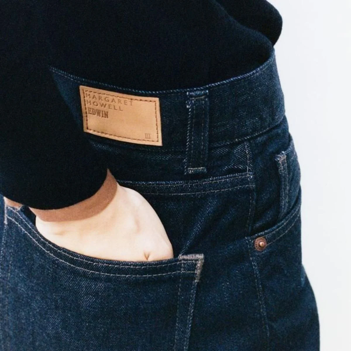 【差がつく大人のデニム】品よくはけるワイドシルエット。「マーガレット・ハウエル」と「エドウイン」のコラボが秀逸すぎる！