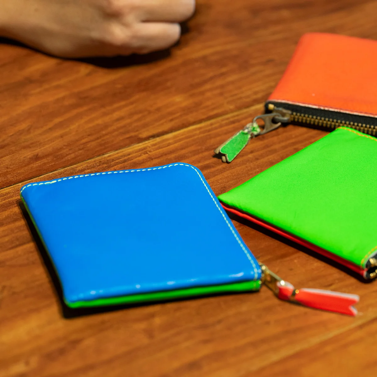 【おしゃれな大人の愛用財布】10年以上買い足し続ける「コム デ ギャルソン」L字ウォレットの魅力【買ってよかった】