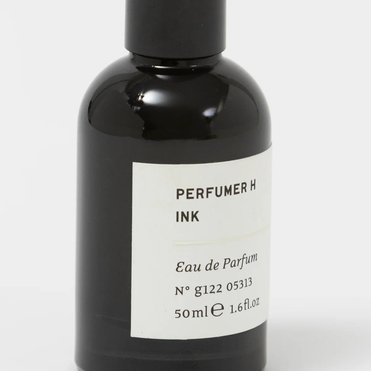 【大人の愛用香水】バレンシアガ、ル ラボ、スリー... UOMOの編集者が最近出会ったお気に入りの香水とは？