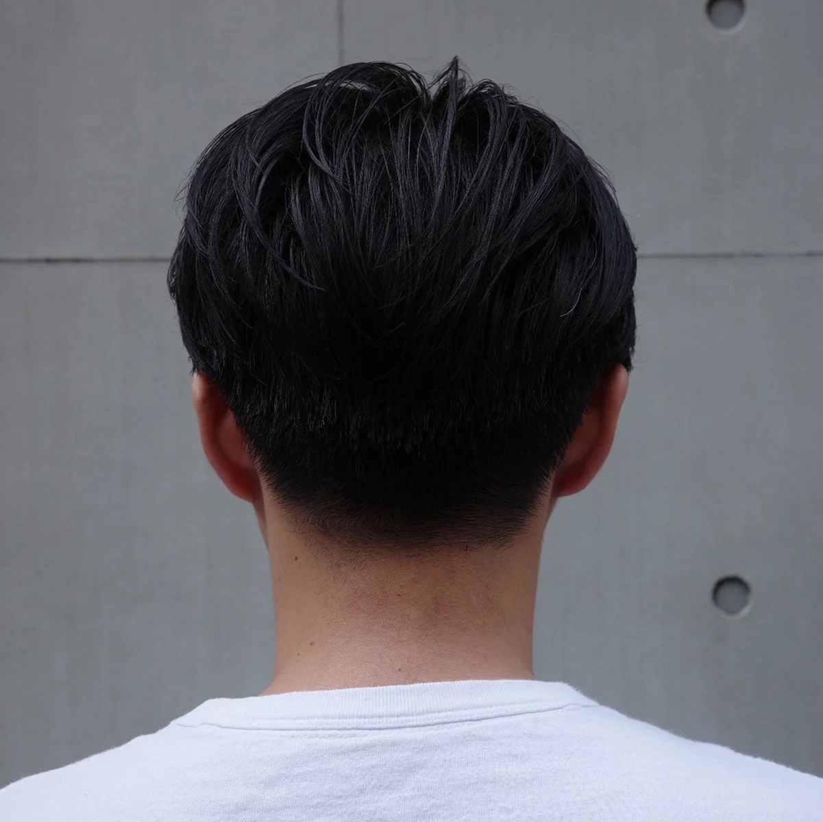 「硬い髪質は束感を作るのがコツ」