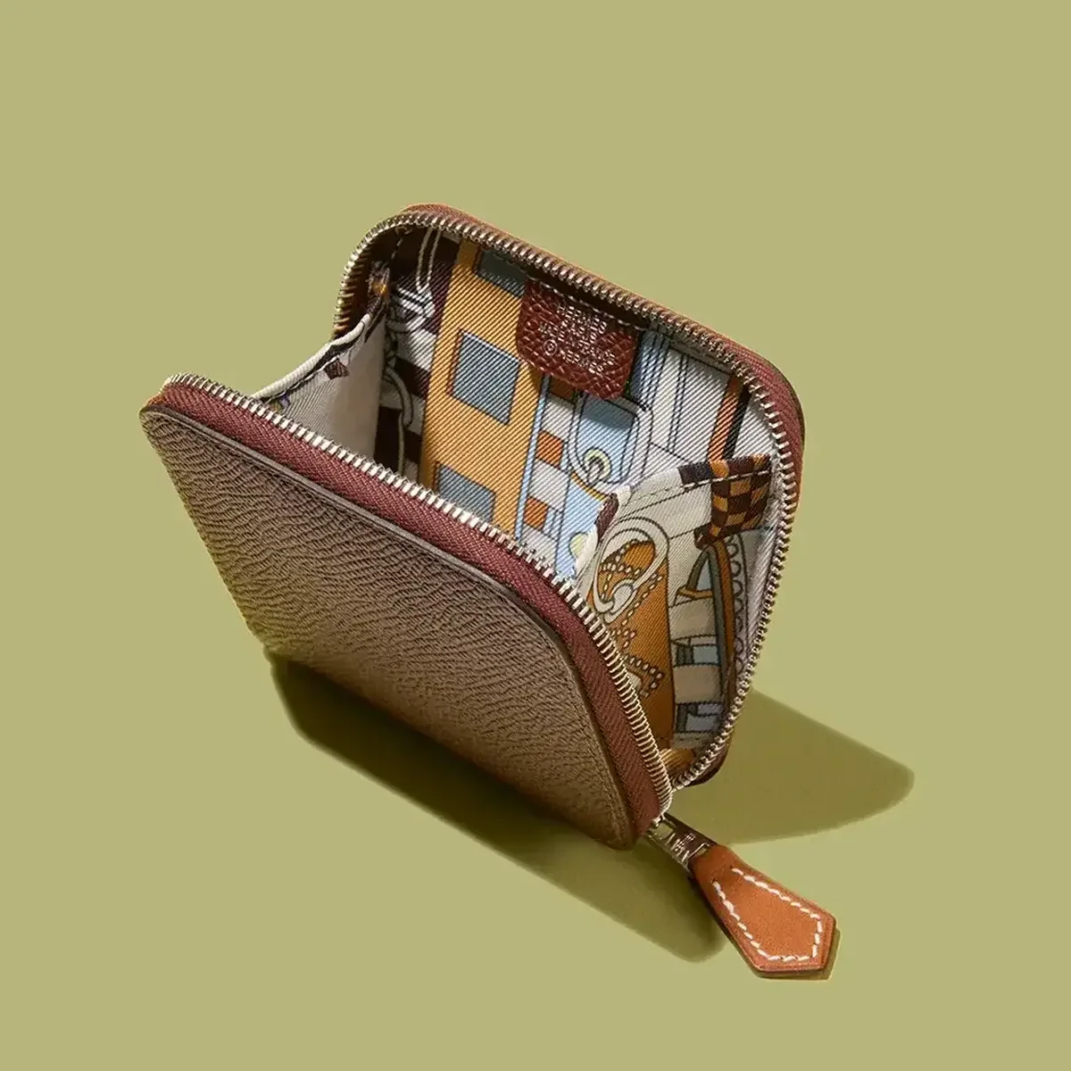 【エルメス】最強開運日に大人が買うべき2025年冬の新作「ミニ財布、カードケース、スマホケース」5選