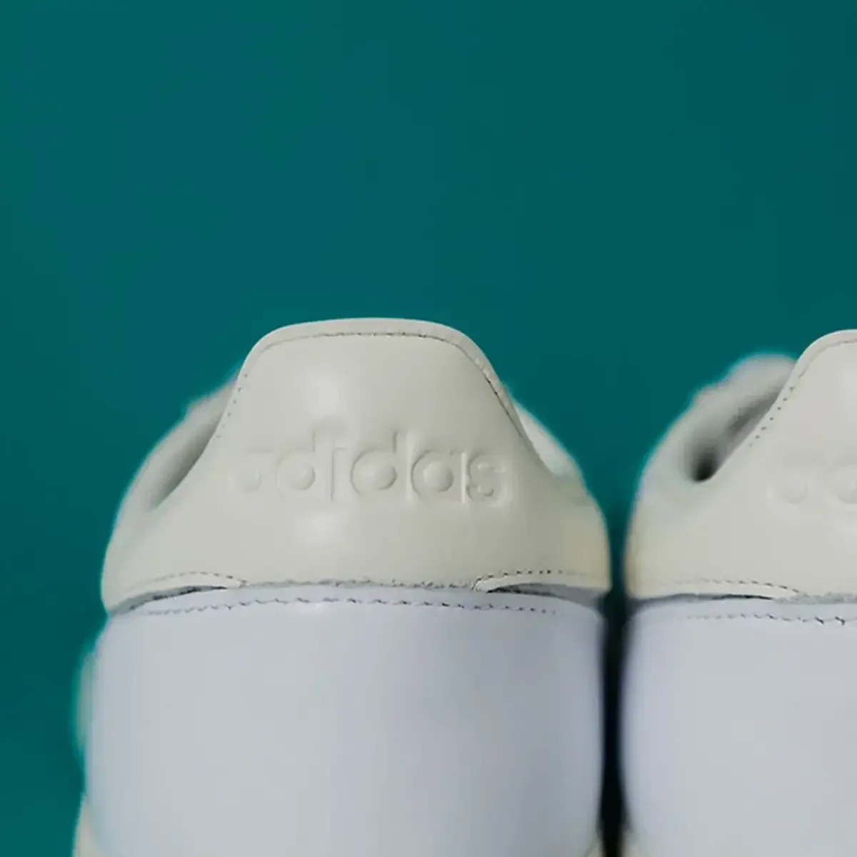 【差がつく大人のスニーカー】名作アディダス「スペツィアル」もサロモン「XT-6」もひと味違う。最新「コラボ・別注」モデル4選