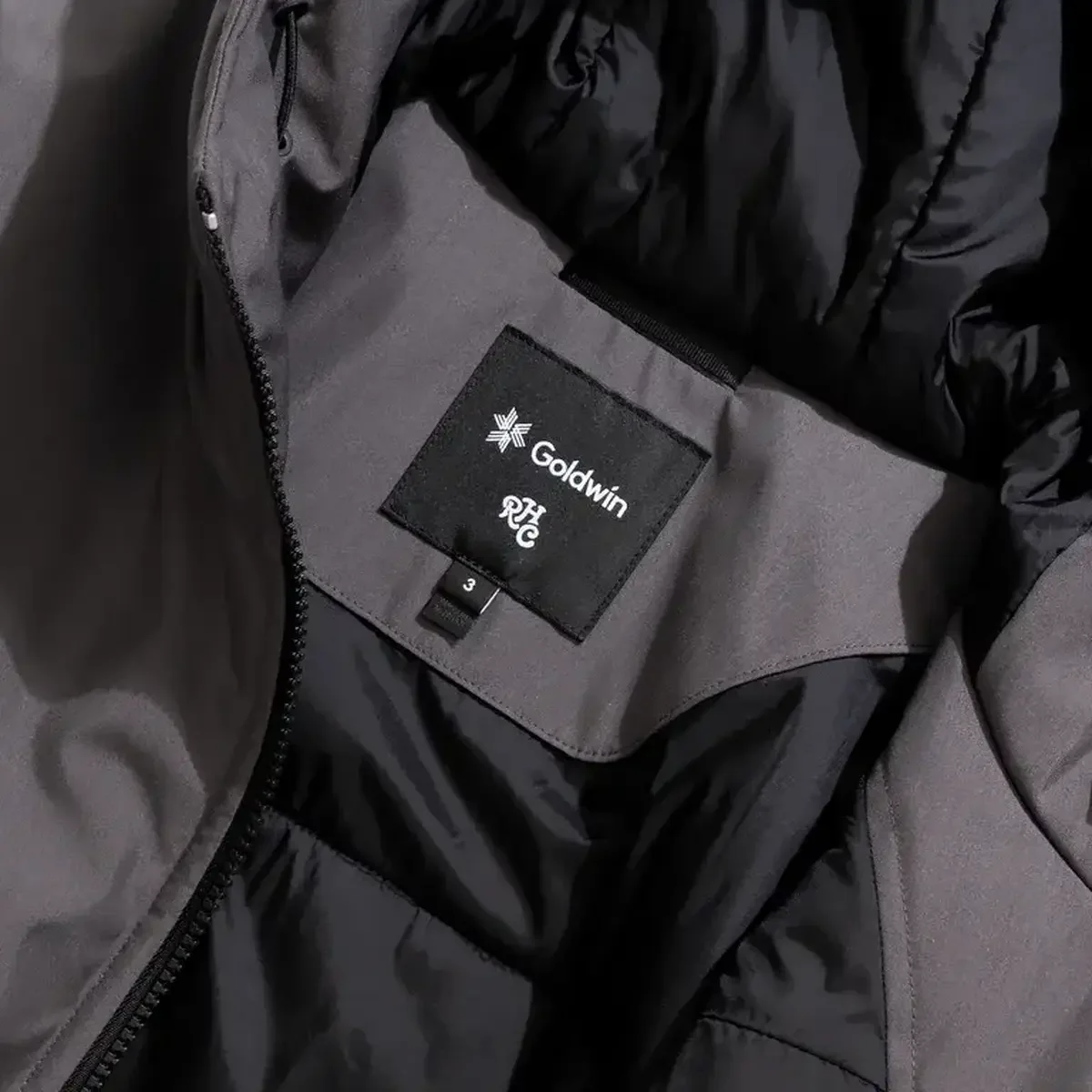 【大人の中綿ジャケット】ワイルドシングス×ビームス、ゴールドウイン×ロンハーマン... 都会の冬にちょうどいい。買うべき「コラボ・別注」3選