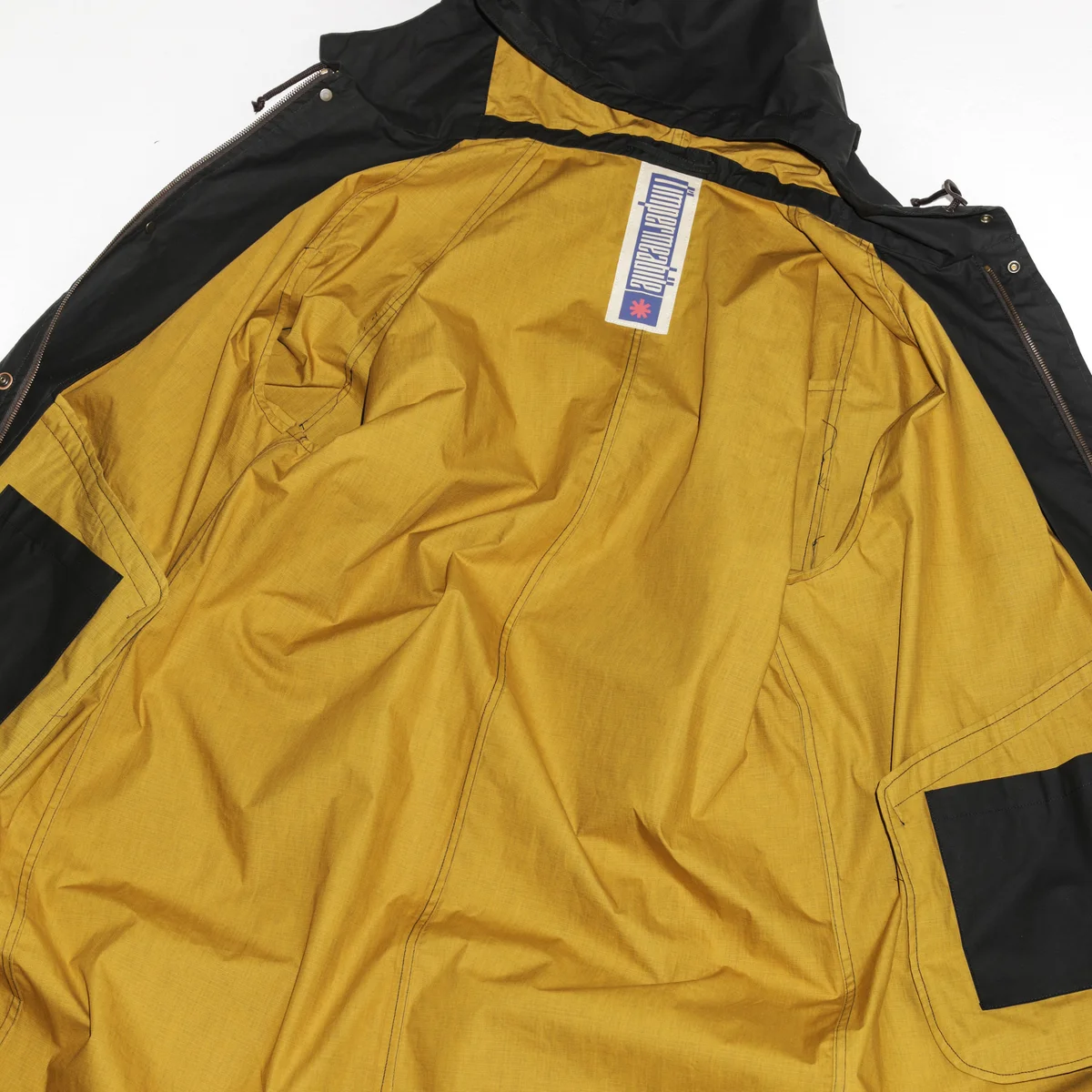 L’impermeabileのレインコートBOSTON