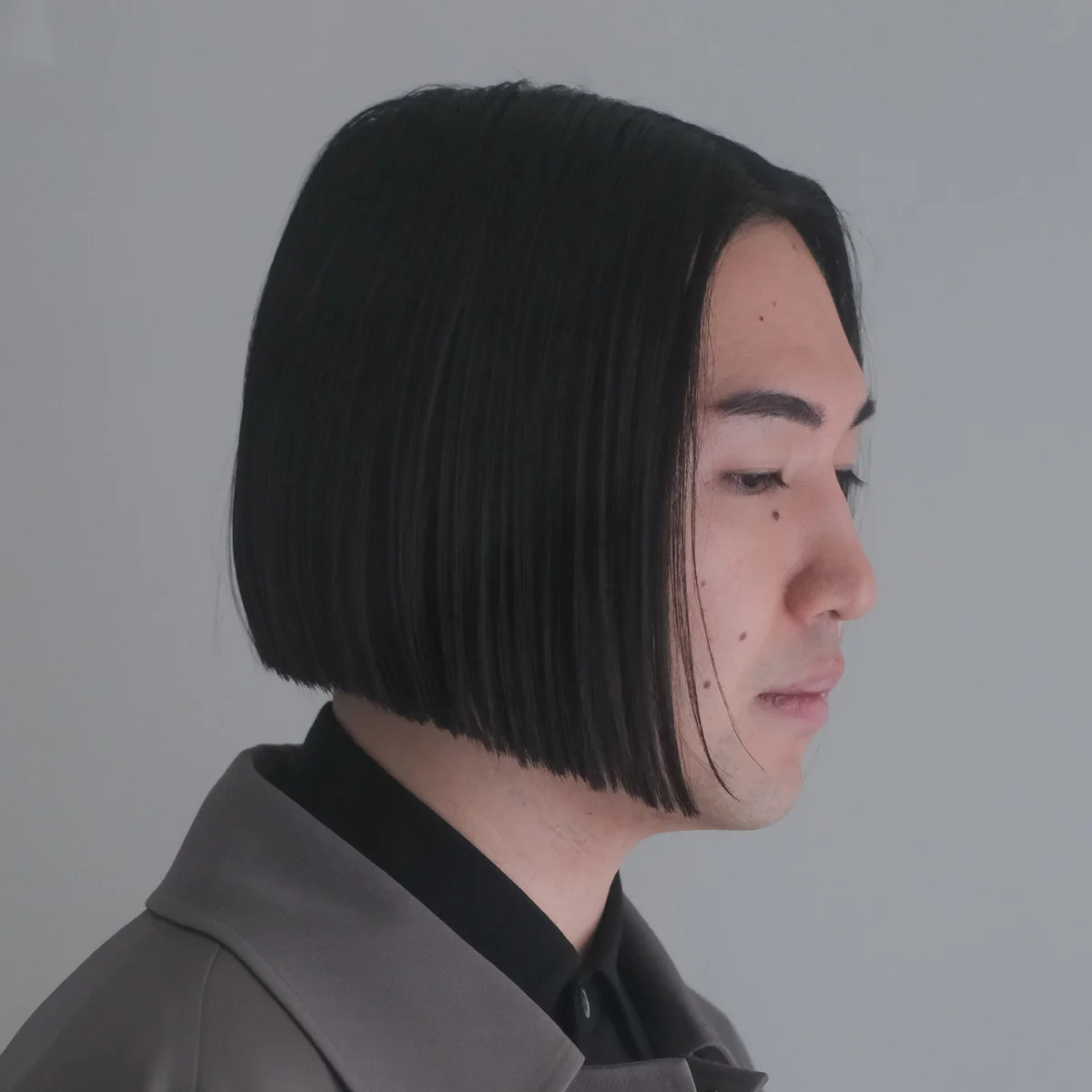 「前下がりのラインでモードな雰囲気を引き出す」