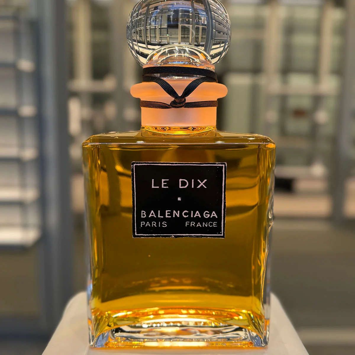 【大人の香水】バレンシアガのフレグランスコレクションがついに日本発売。チャームやスプレーホルダーなどの小物も充実