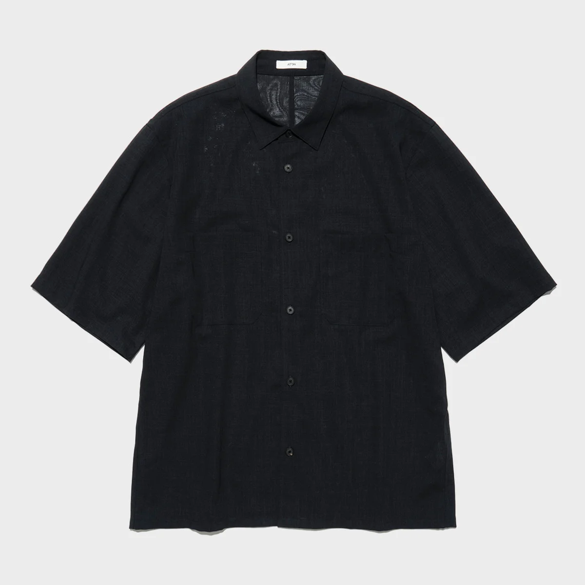 【大人が買うべきセットアップ】春はもちろん夏でも快適なウール素材のシャツとパンツ。「エイトン」のザ トウキョウ別注が秀逸すぎる