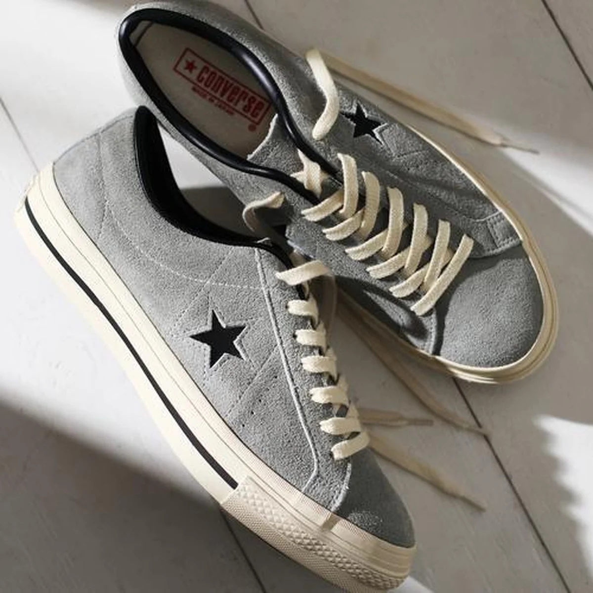 【差がつく大人のコンバース】春に買いたいグレースニーカー。日本製「ワンスター J スエード」に注目