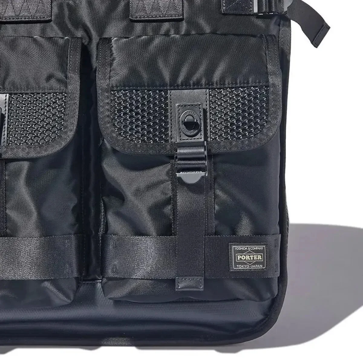 【オンオフ使える優秀「黒バッグ」】無印良品、吉田カバン ポーター... 全てPC専用ポケット付き。2026年秋に大人が買うべき3選