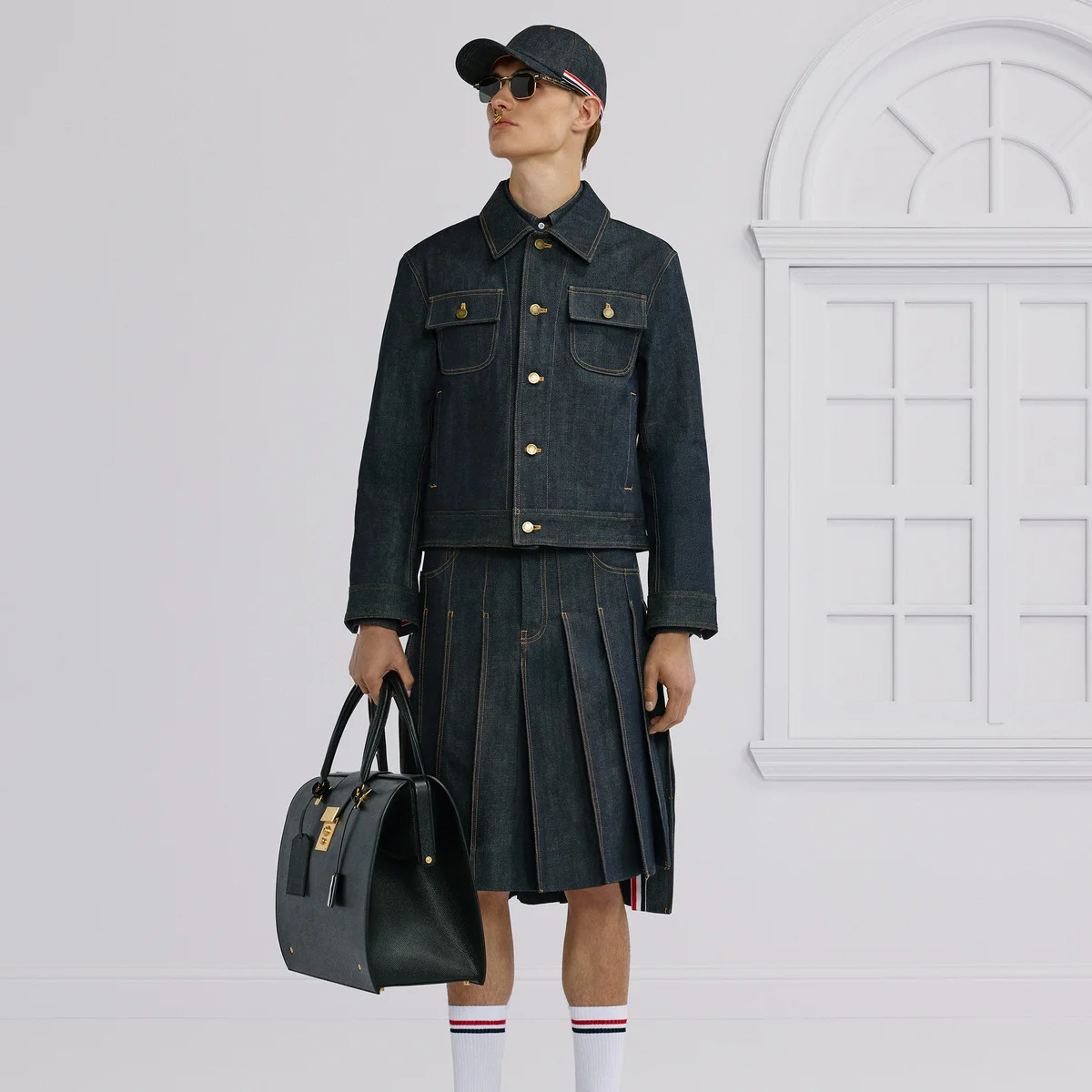 【差がつく大人のデニム】トム ブラウンからブランド初のデニムコレクションが登場。広島の伝統技術で織り上げたセルビッジ素材を採用