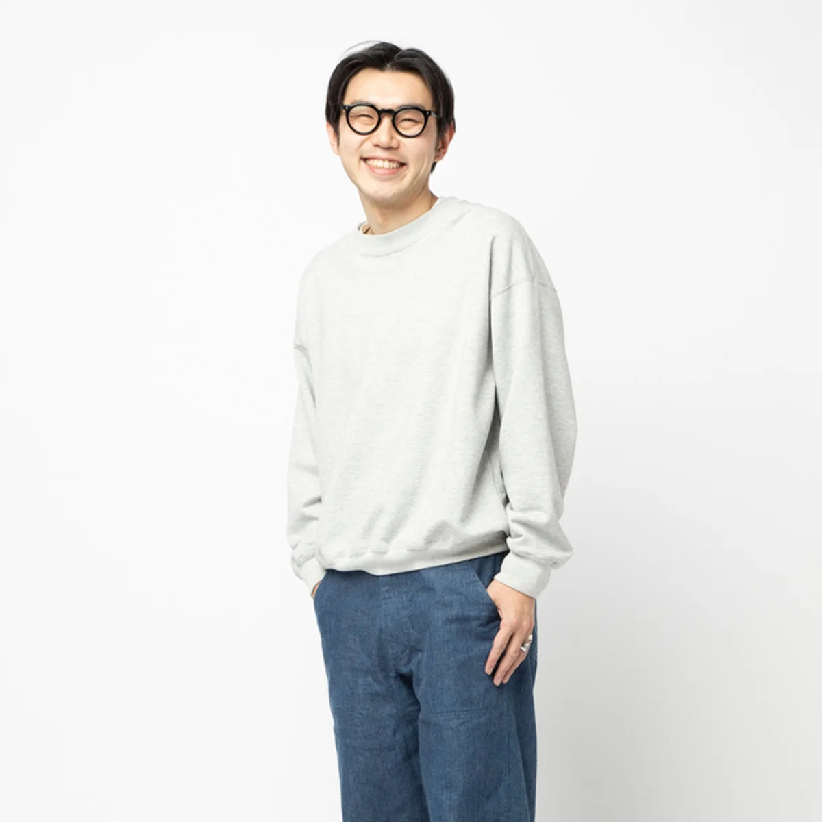 スウェット×デニム。無駄を削ぎ落としてシンプルを追求