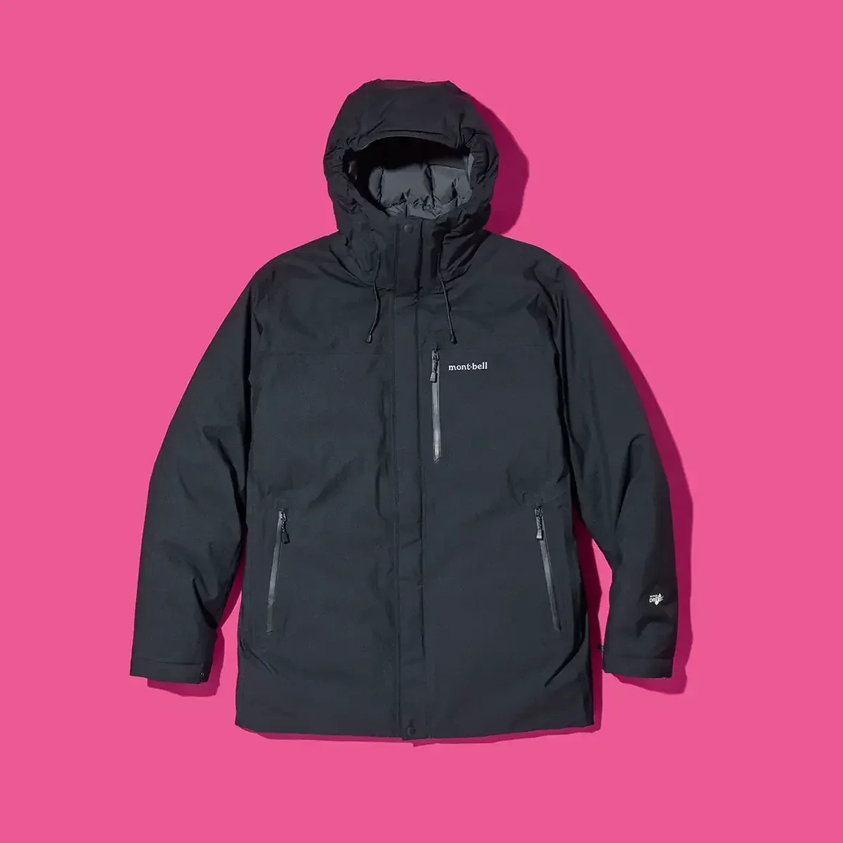 【大人のモンベル】この冬選ぶべき「黒アイテム」8選。軽くてあたたかいダウンパーカーからメリノウールのアンダーウェアまで