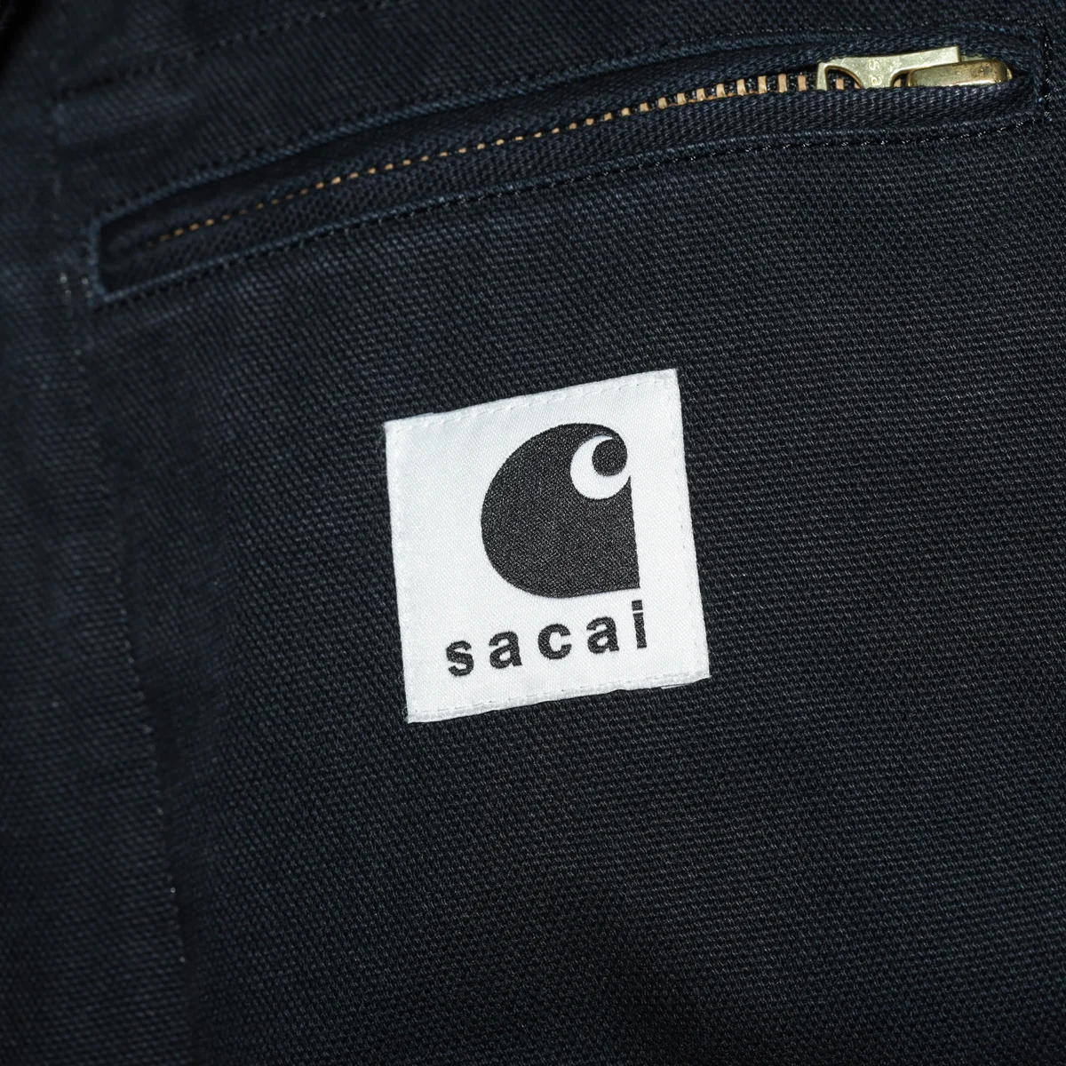 sacai x Carhartt WIPのウォッシュド ダック パファージャケット